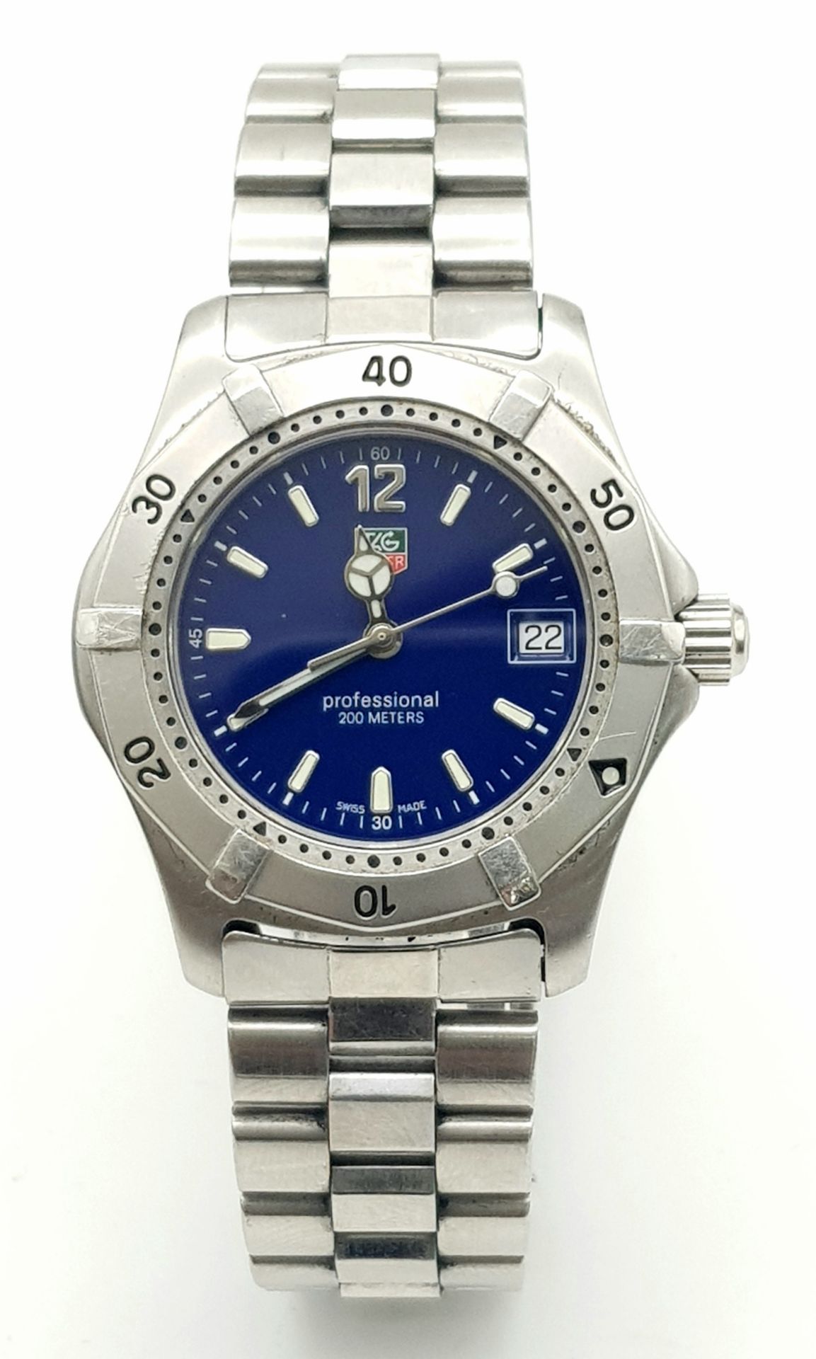 A TAG-HEUER LADIES PROFESSIONAL STAINLESS STEEL WATCH WITH AMAZING NAVY BLUE DIAL . 32mm COMES IN - Image 2 of 7