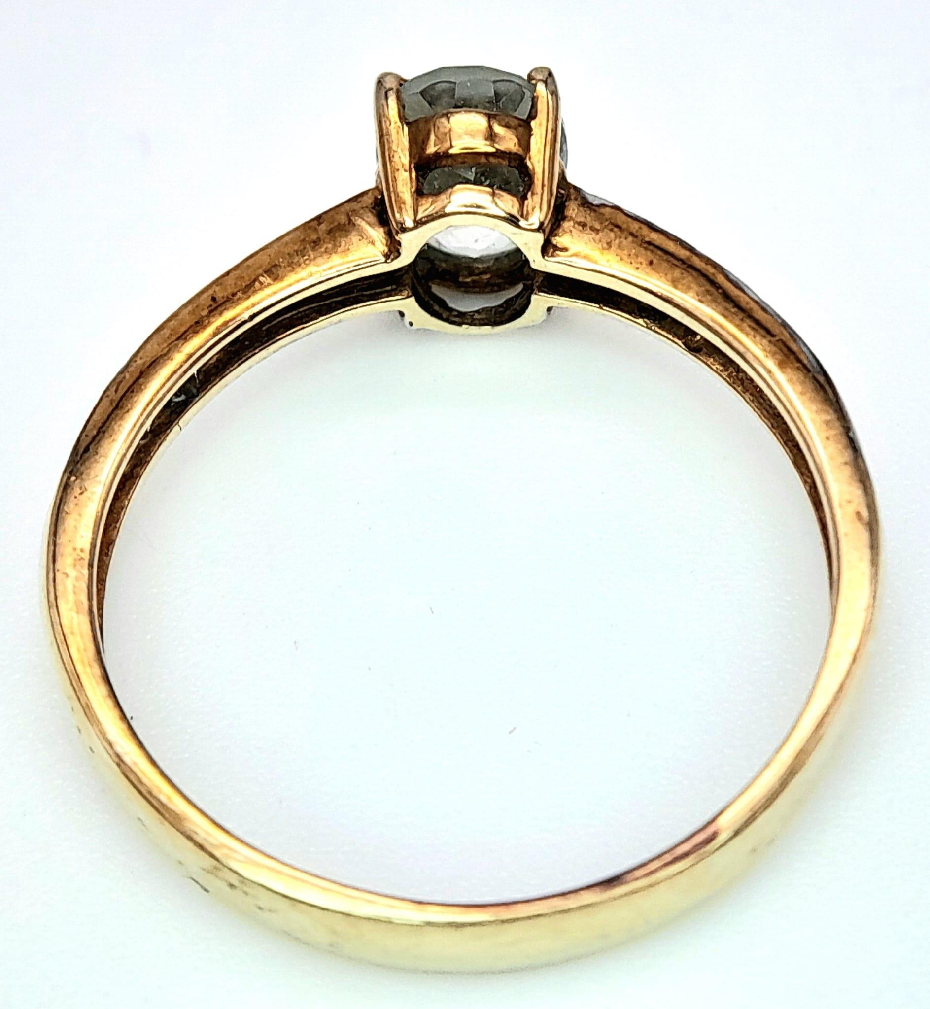 A 9K YELLOW GOLD DIAMOND & AQUAMARINE SET RING. OVAL AQUAMARINE GEMSTONE APPROX 0.75CT. 1.8G. SIZE N - Image 5 of 6