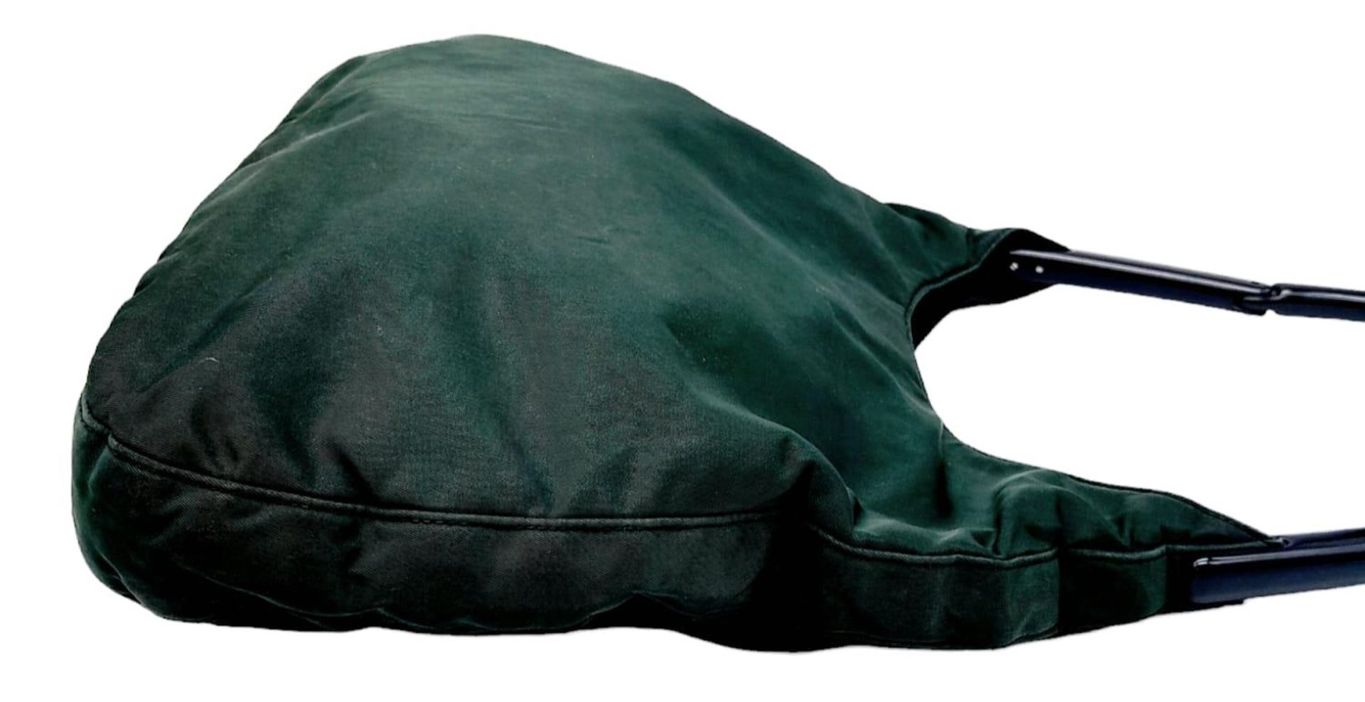 A Prada Green Tessuto Handbag. Textile exterior with plastic handle and velcro top closure. Black - Bild 4 aus 8