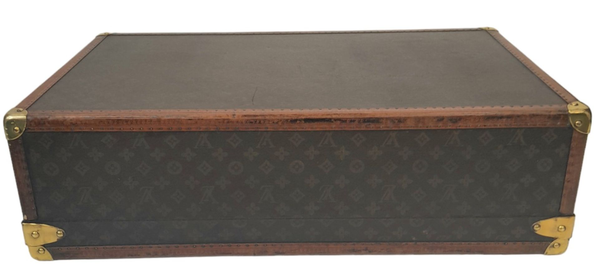 A Vintage Possibly Antique Louis Vuitton Trunk/Hard Suitcase. Canvas monogram LV exterior with - Bild 12 aus 15