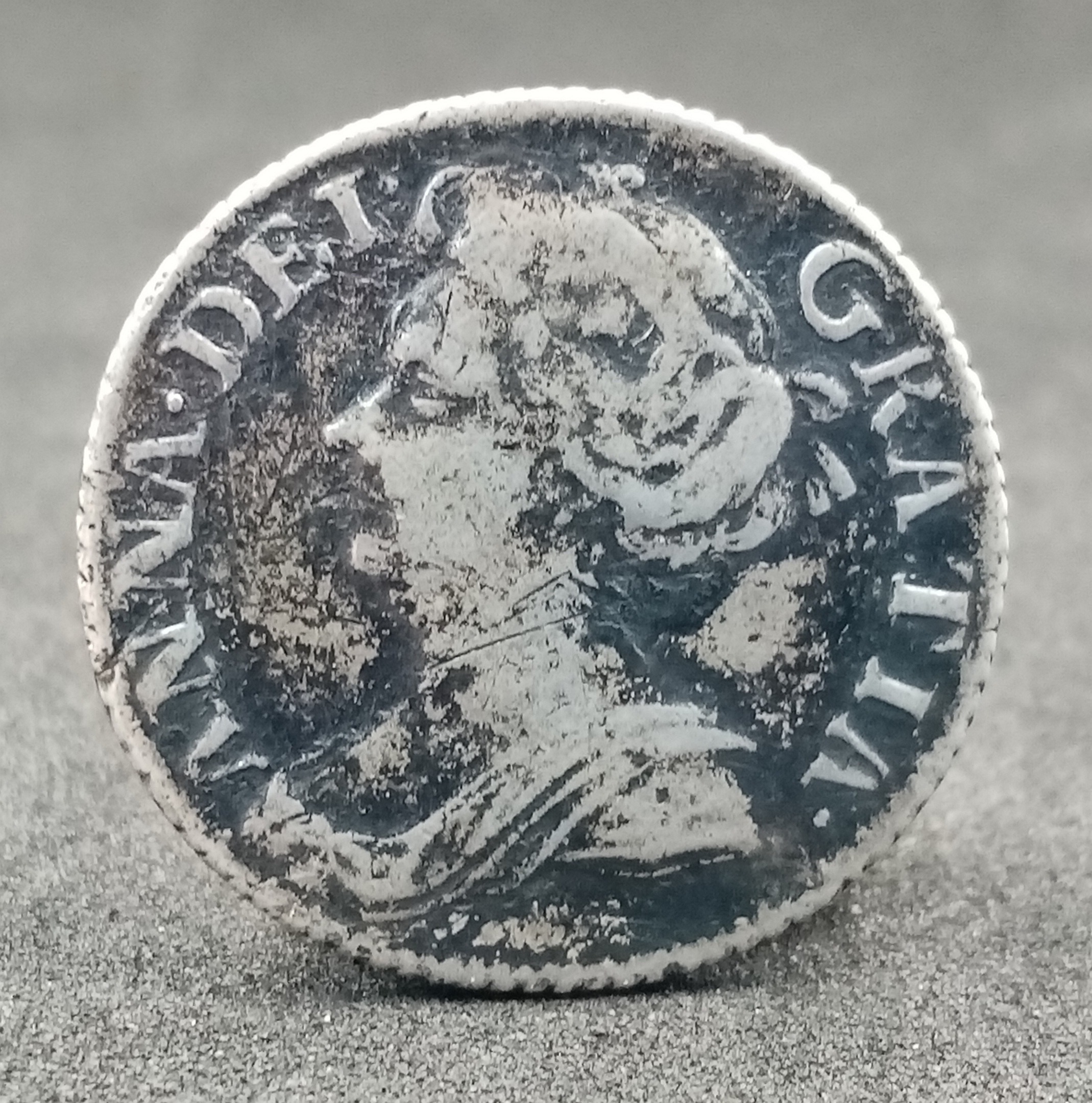 A 1711 Queen Anne Silver Sixpence. Please see photos for conditions. Ref: 610001E. - Image 2 of 2