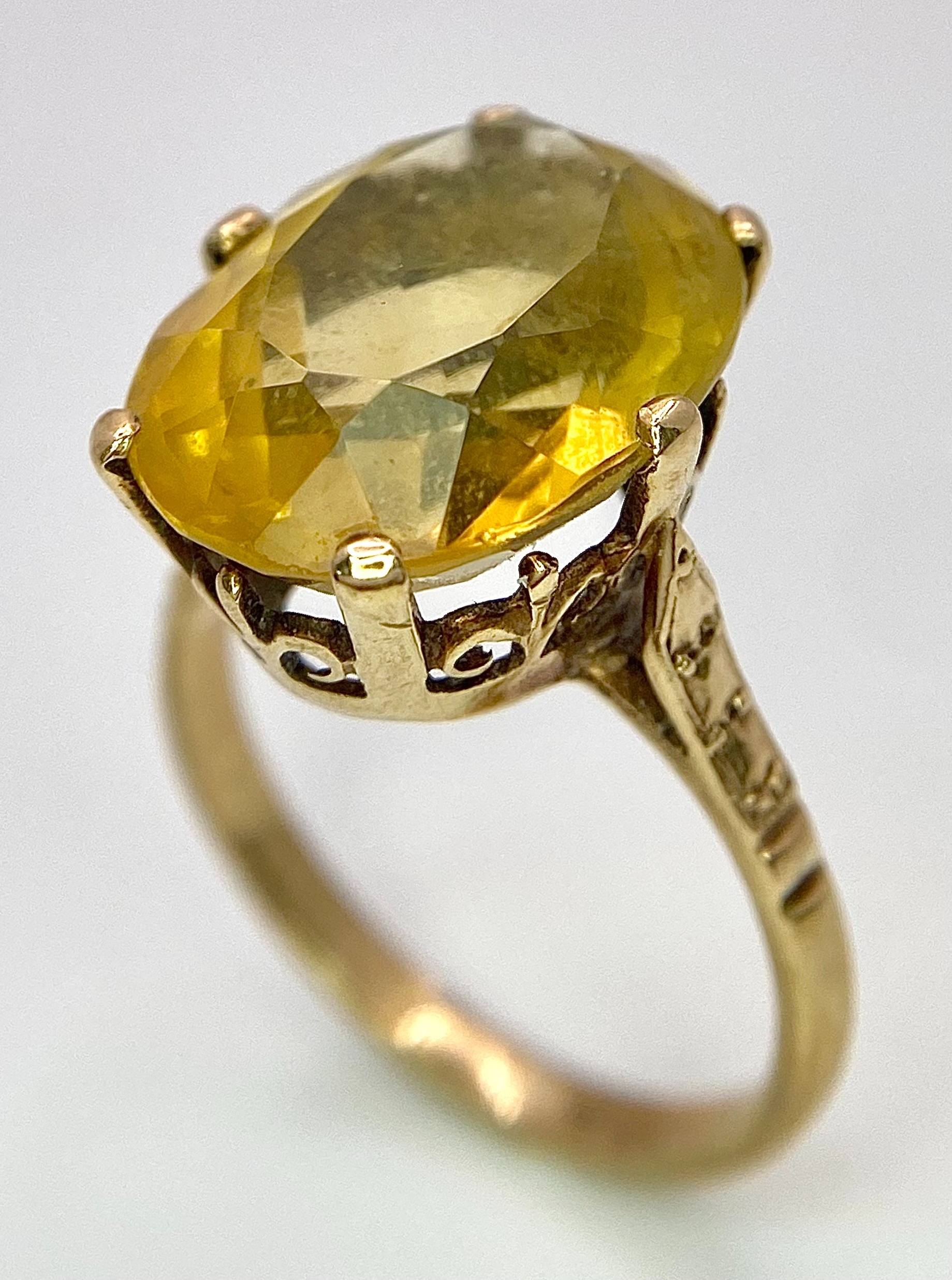 A Vintage 9K Yellow Gold Citrine Ring. 8ct oval cut citrine. Size Q. 5g total weight. - Image 3 of 6