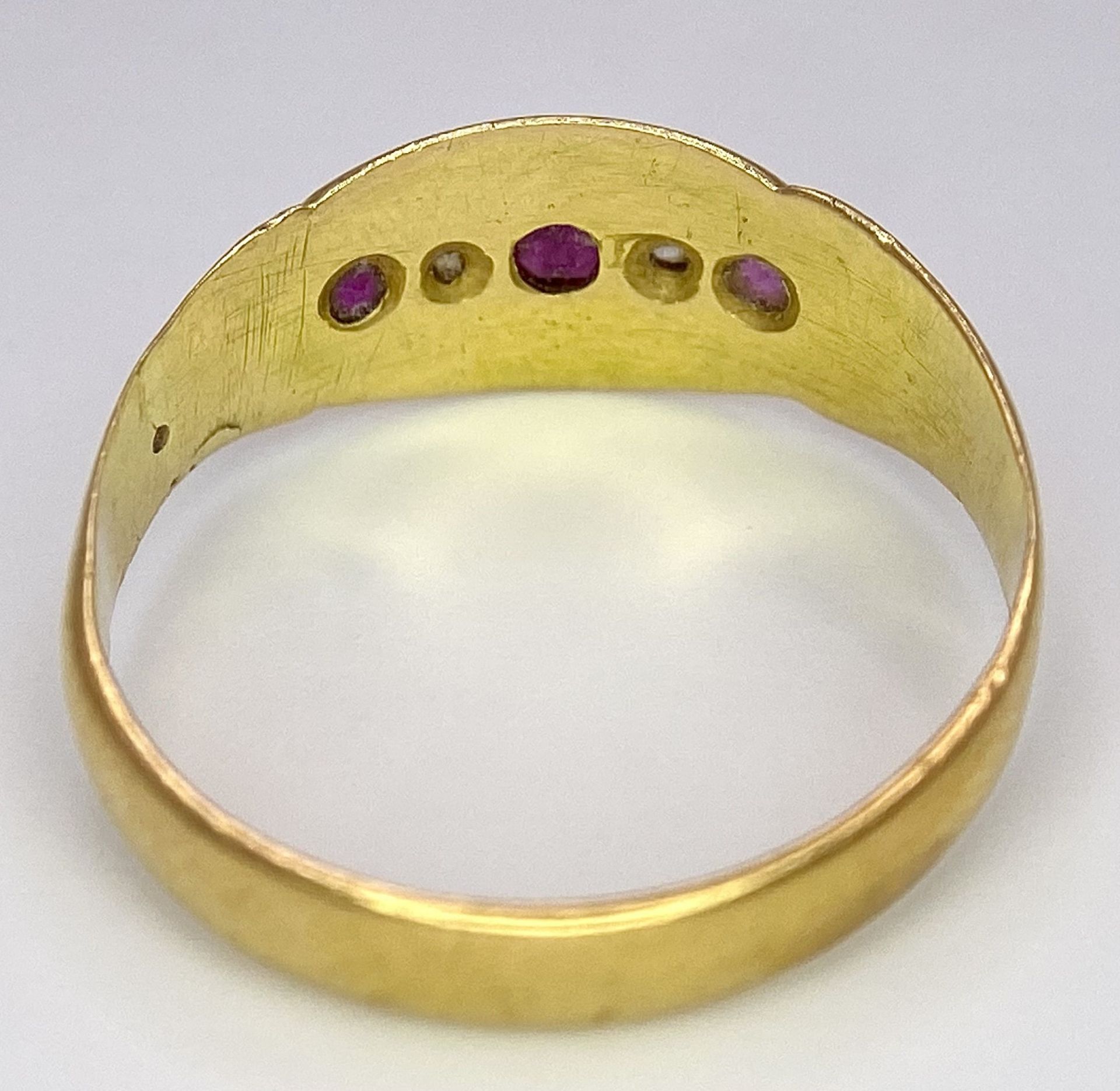 An Antique 22K Yellow Gold Ruby and Diamond Ring. Size M. 2.6g total weight. - Bild 4 aus 6