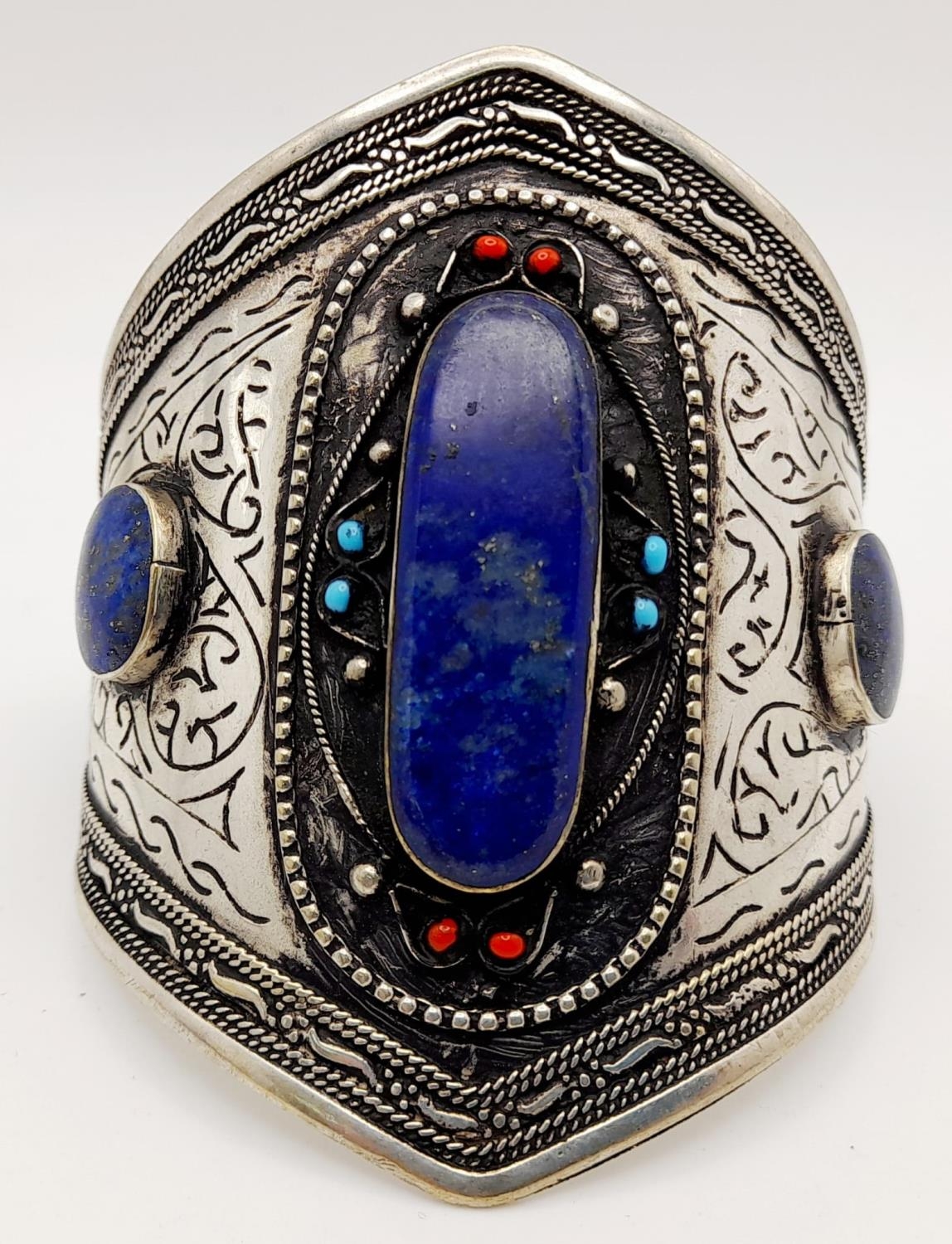 A Lapis Lazuli Jewellery Suite Comprising of: Cuff bracelet, ring - N, earrings and necklace - 44cm - Image 2 of 8