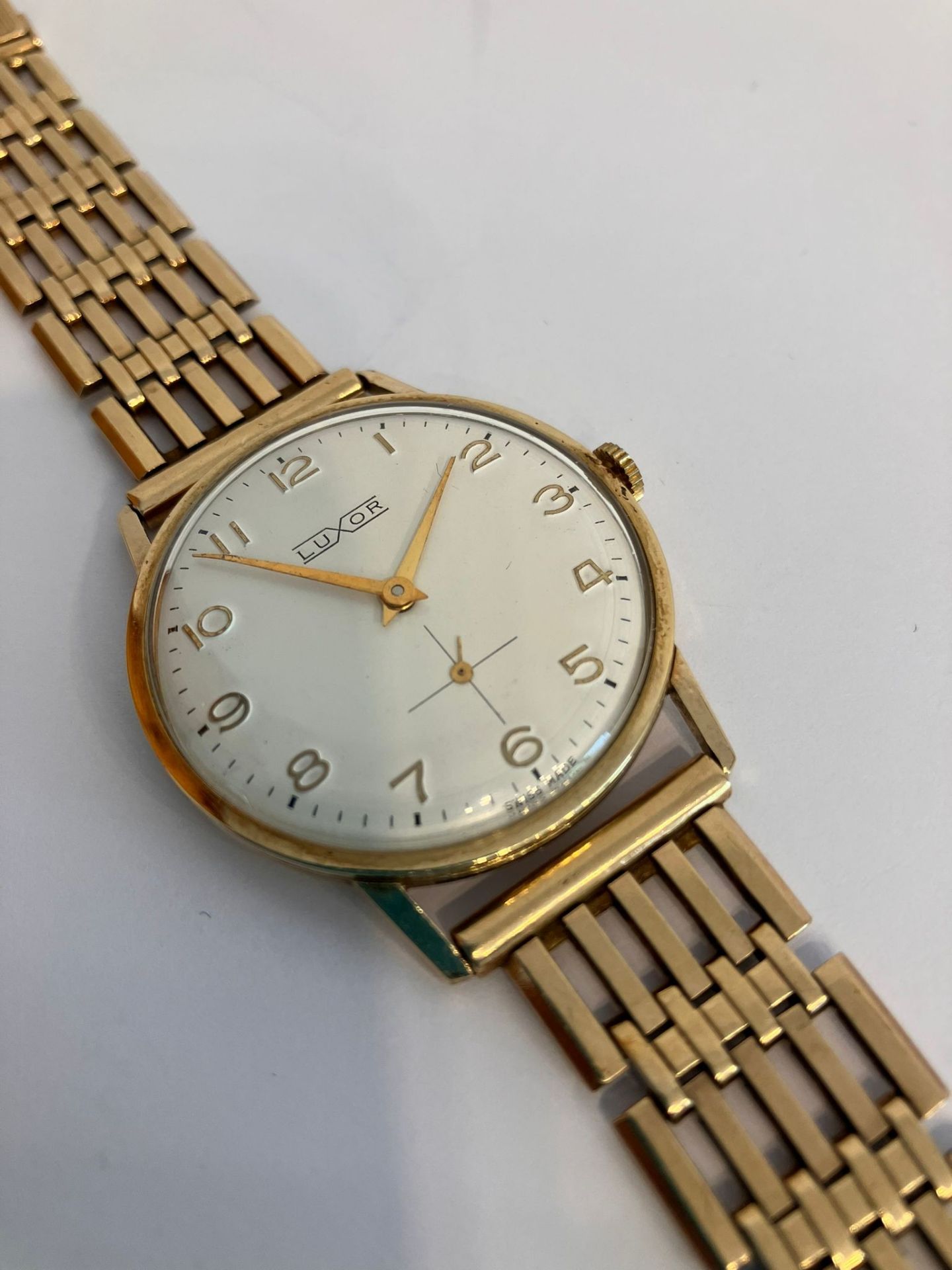 Gentleman’s vintage 14 carat GOLD LUXOR WRISTWATCH. Having white face with gold hands and digits. - Image 2 of 8