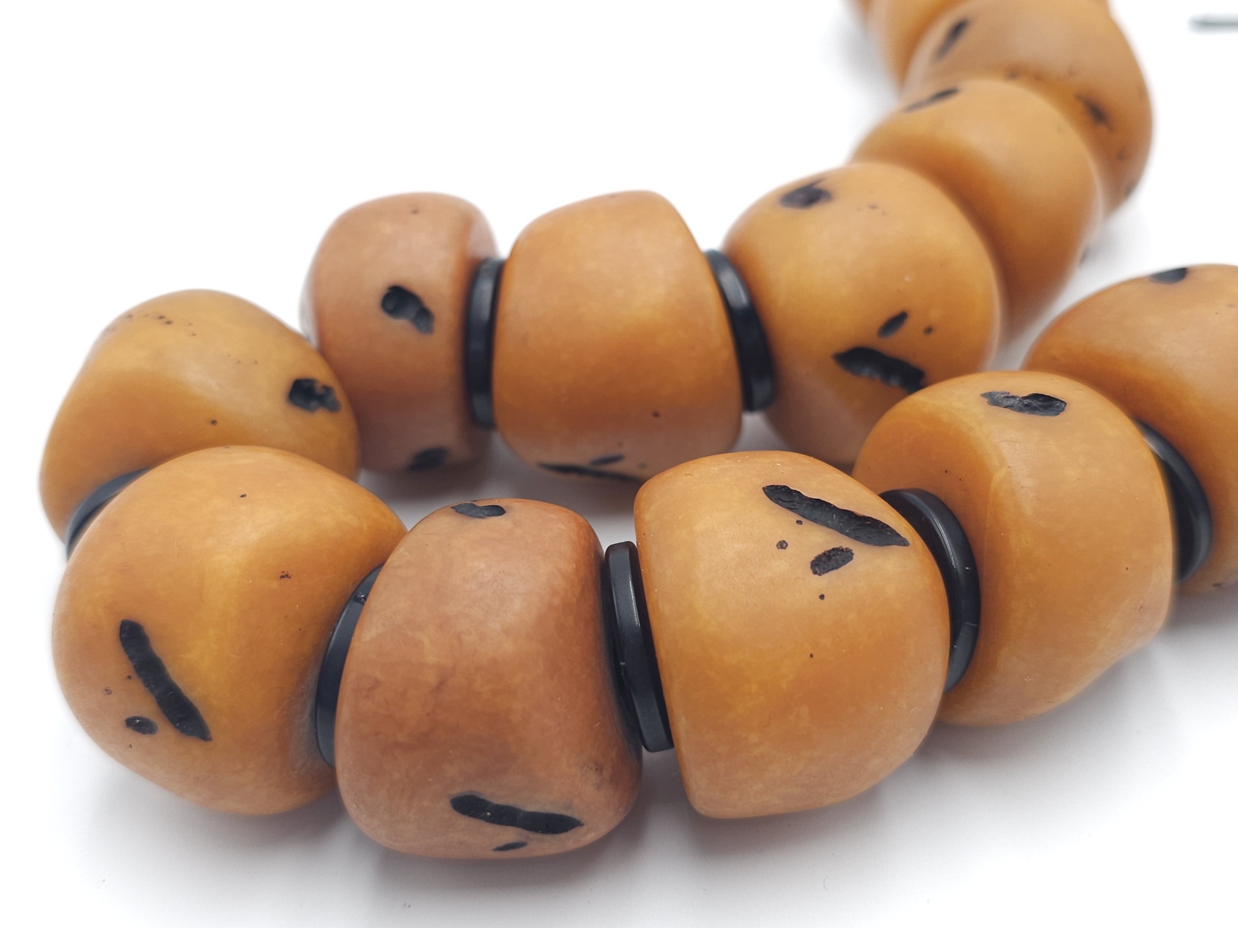 An African Tribal Berber Amber Resin Rondelle Necklace. 60cm. - Image 2 of 5