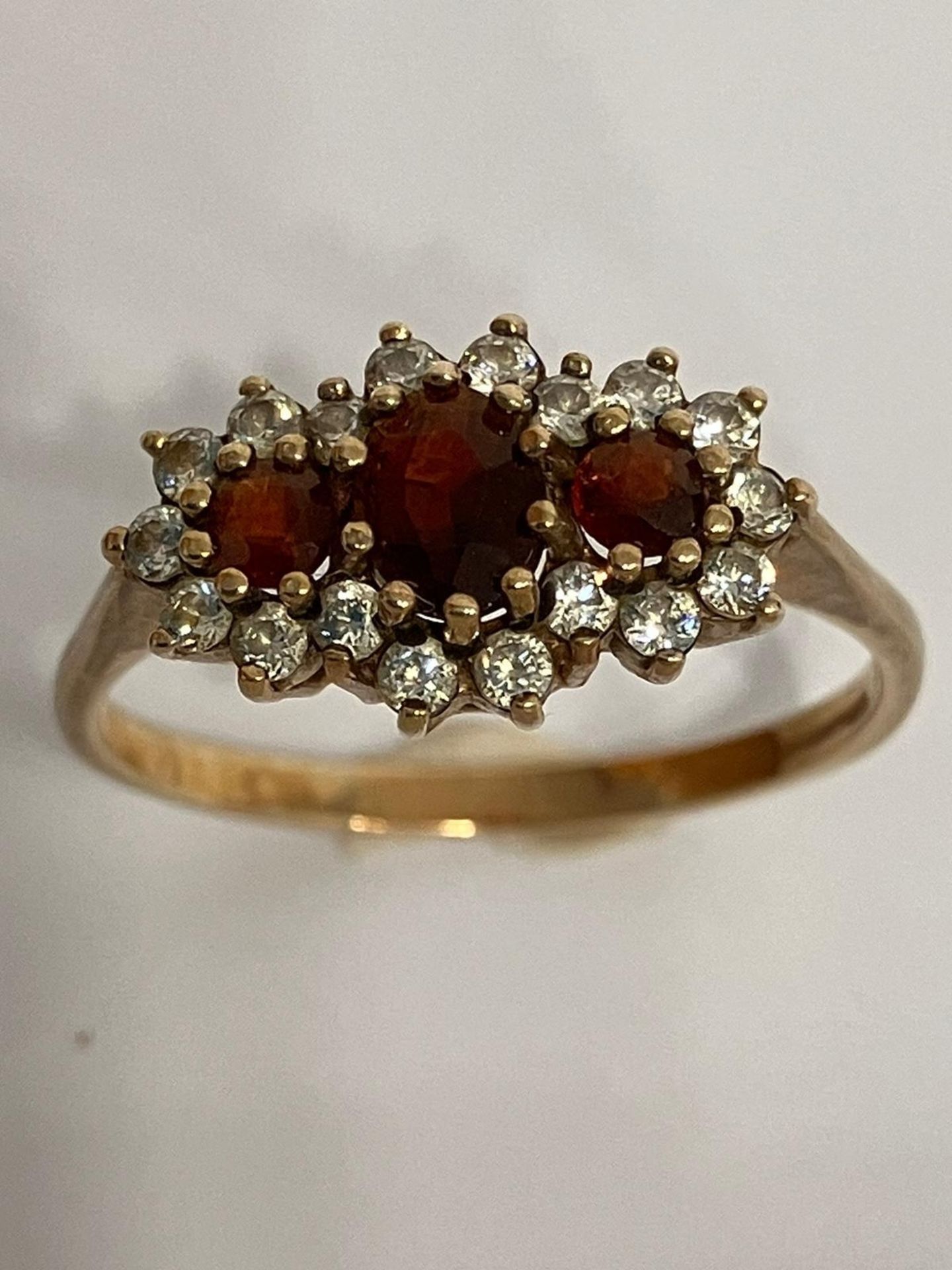 Stunning 9 carat GOLD and GARNET TRILOGY RING. Having 3 x oval and round cut Garnets set to top. - Image 2 of 3