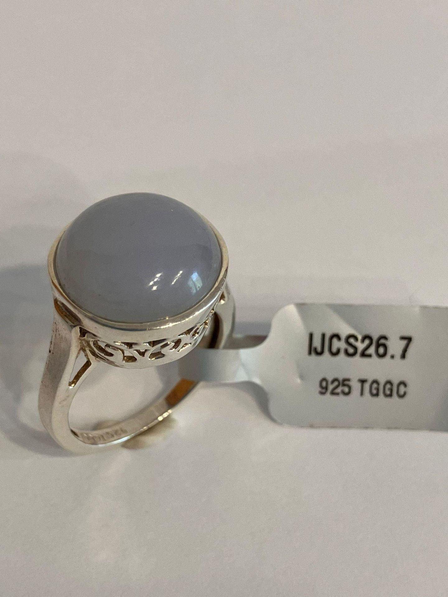 SILVER and MOONSTONE CABACHON RING. Consisting a large circular Moonstone set in a Beautiful Pierced - Bild 2 aus 3