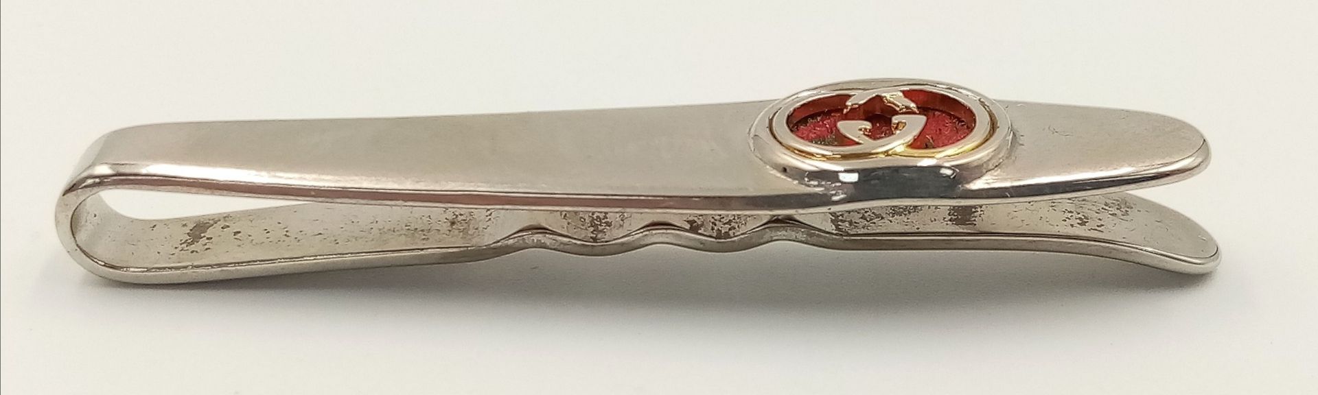 A Gucci Silver Tone Tie Clip. Comes with original packaging. Ref: 016977 - Image 3 of 6