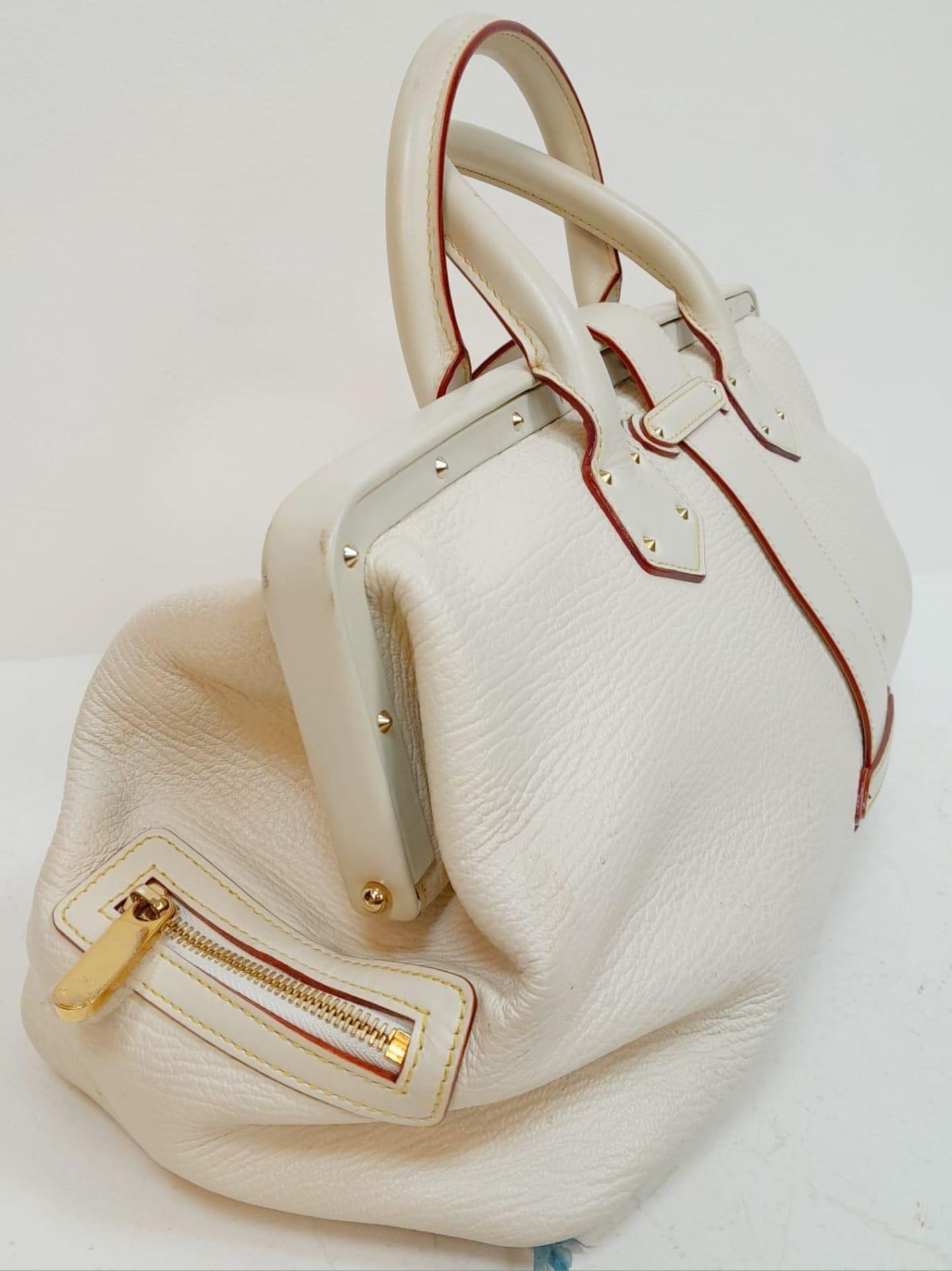 A Louis Vuitton Manhattan PM Suhali Leather Handbag. Soft white textured leather exterior with - Image 4 of 9