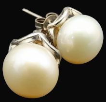 A Pair of Cultured Pearl Earrings on 925 Silver. 1cm diameter pearls, 4.4g total weight. Comes