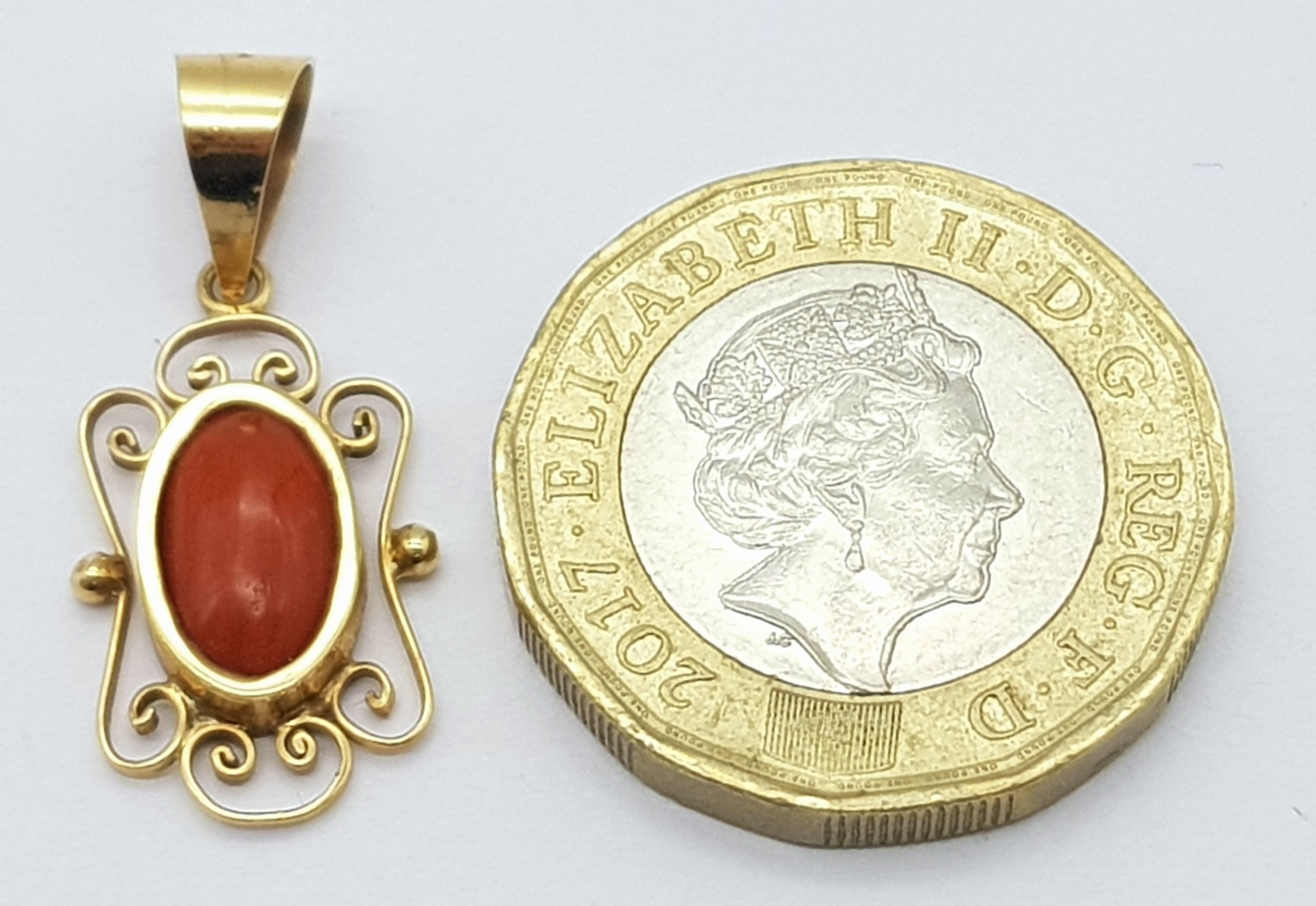 A 18ct Yellow Gold (tested as) Carnelian Fancy Pendant, 10mmx6mm carnelian, 1.4g weight, approx 26mm - Image 4 of 4