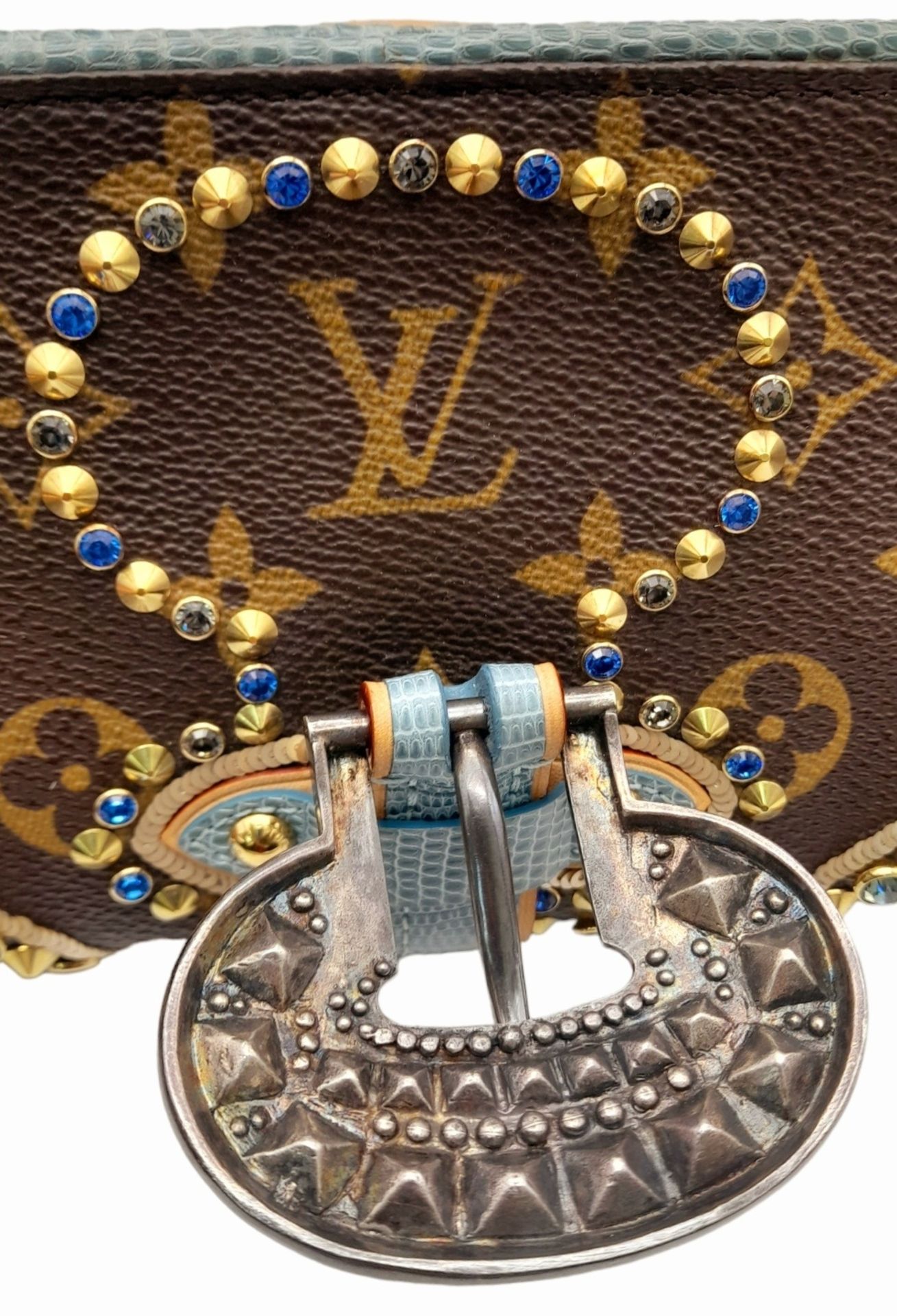 A Louis Vuitton Monogram Les Extraordinaires Clutch Bag. Leather exterior with stone and stud - Bild 8 aus 15