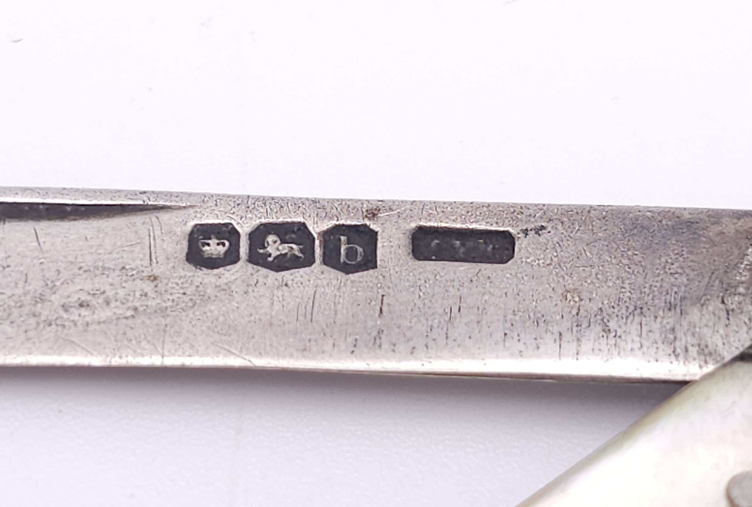 An antique sterling silver folding knife with Mother of Pearl inlay handle. Full Sheffield - Image 8 of 8