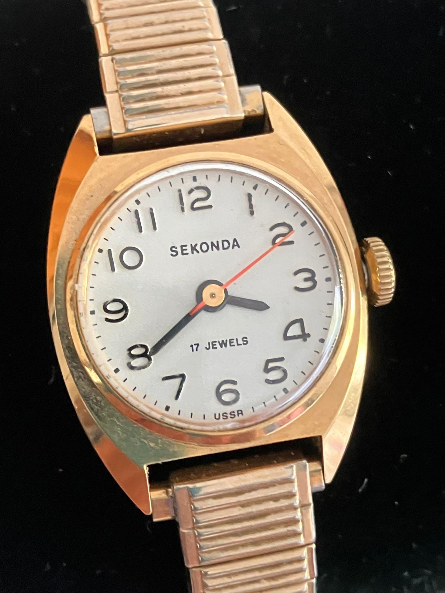 Ladies vintage SEKONDA WRISTWATCH. Model 0359152. Gold plated with expandable bracelet. Original