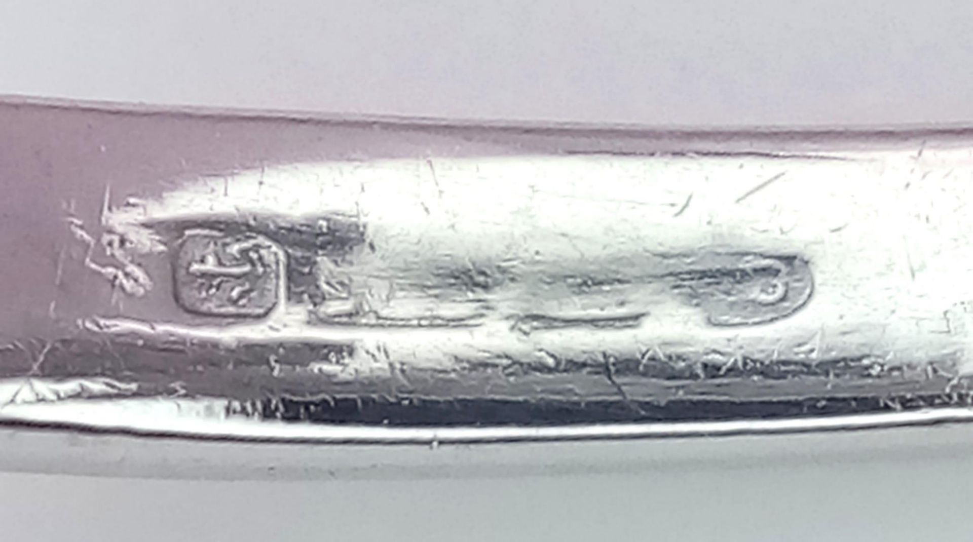 A 9K White Gold (tested) Diamond Crossover Ring. Size I. 2.6g total weight. - Image 4 of 4