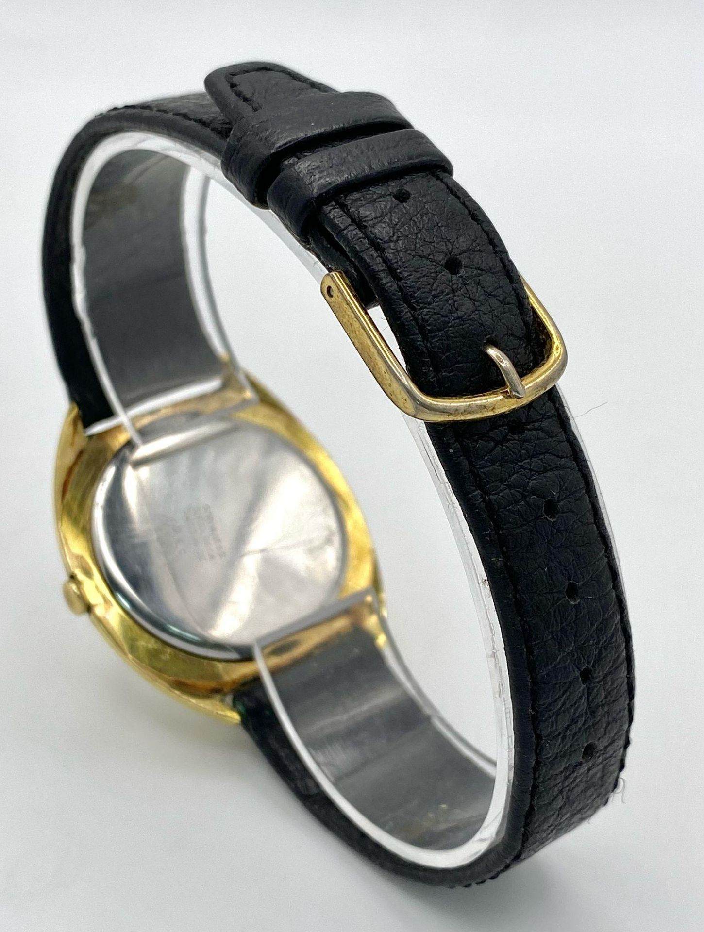 A Vintage 17 Jewels Delvina Mechanical Gents Watch. Black leather strap. Gilded case - 36mm. - Bild 5 aus 7