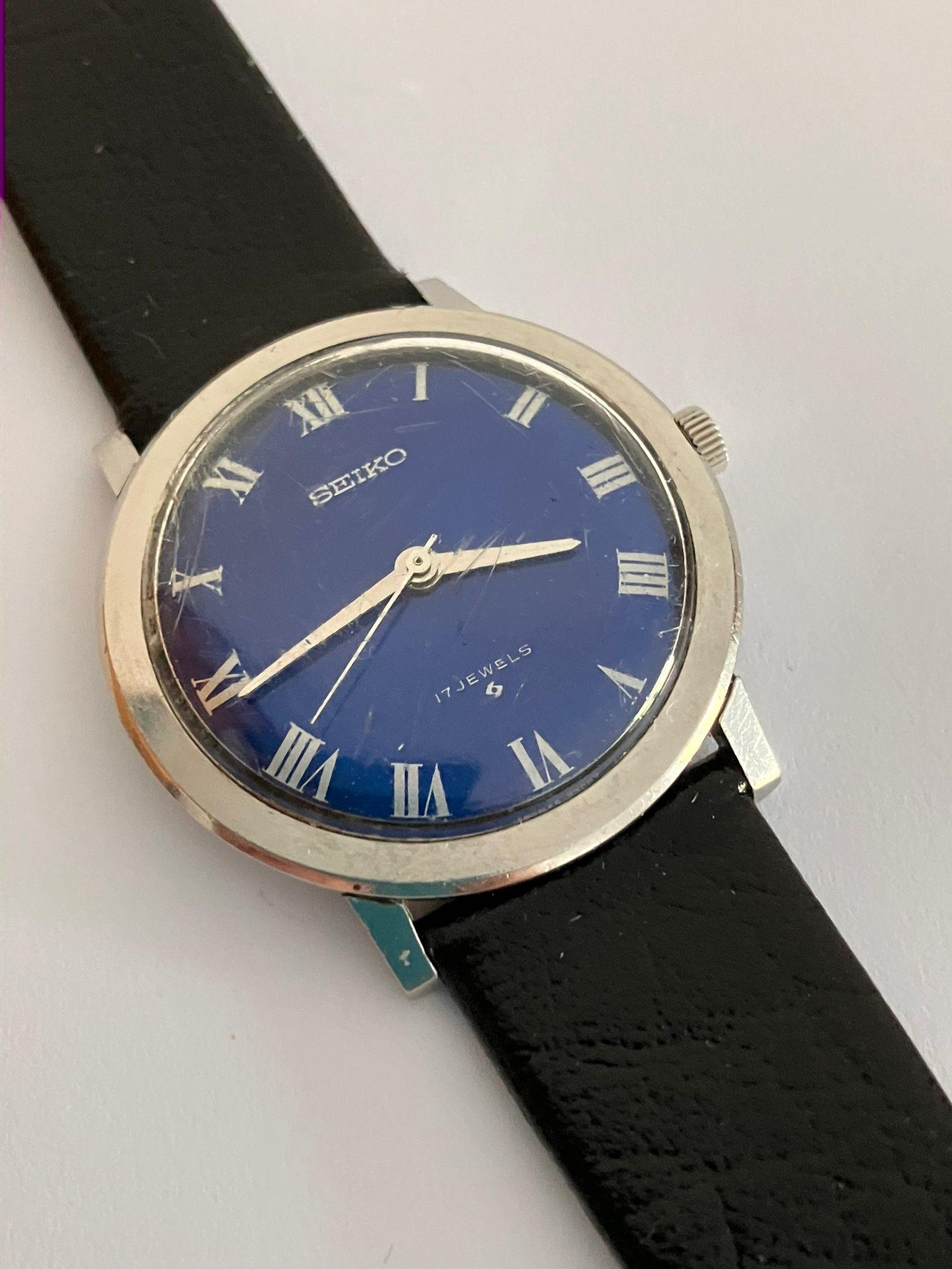 Gentlemans vintage SEIKO 66- 7090 wristwatch. Blue Face Model with Roman numerals. Manual winding in
