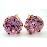 A 9 K yellow gold stud earrings with pink stones, weight: 1.4 g.