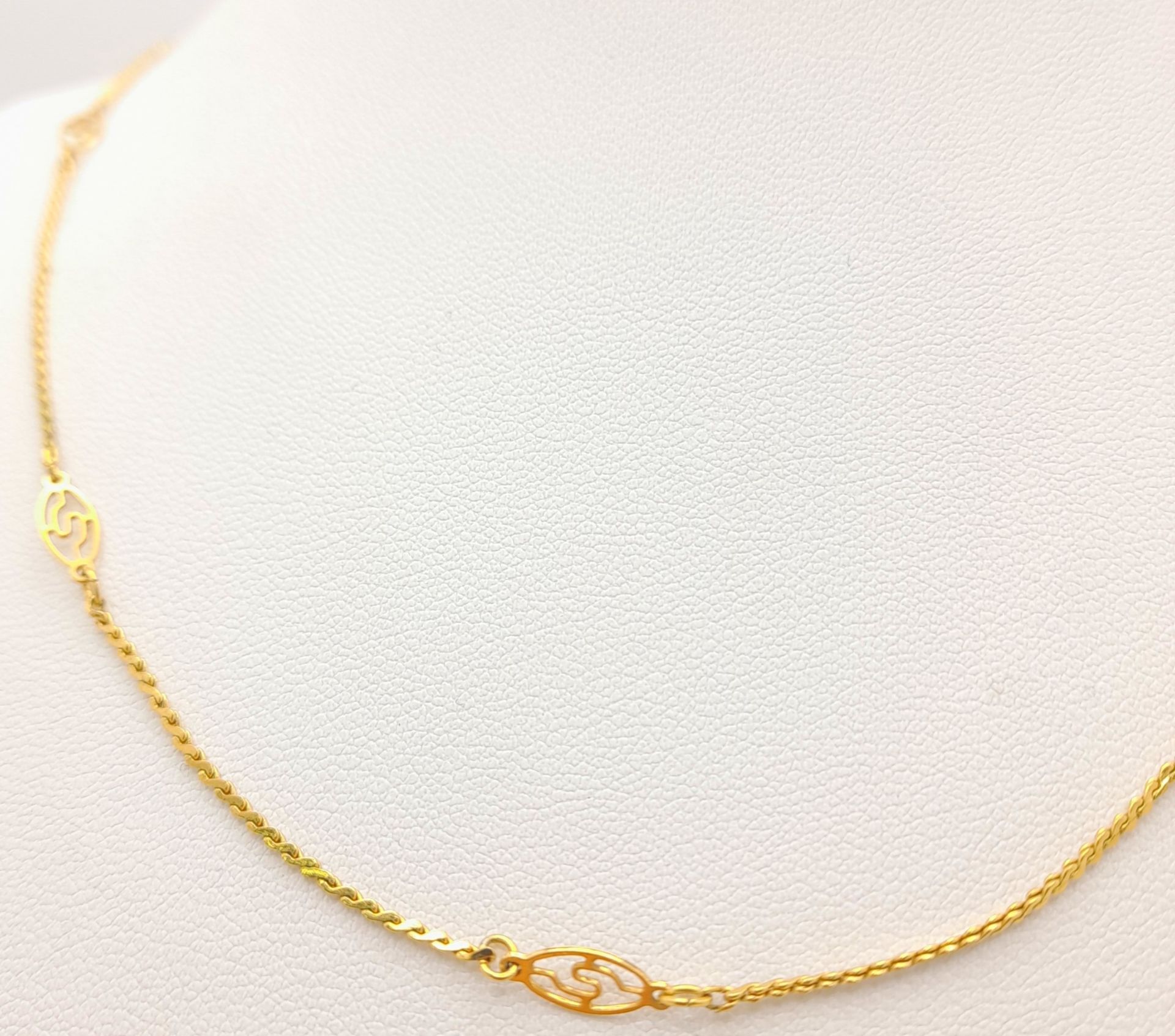 A 9 K yellow gold fancy chain necklace , length: 47 cm, weight: 2.4 g. - Bild 2 aus 4