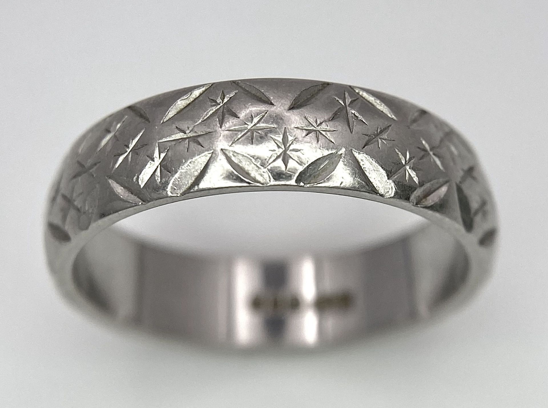 A Vintage Platinum Band Ring with Geometric Decorative Pattern. 5mm width. Size P. 7.5g - Image 3 of 6
