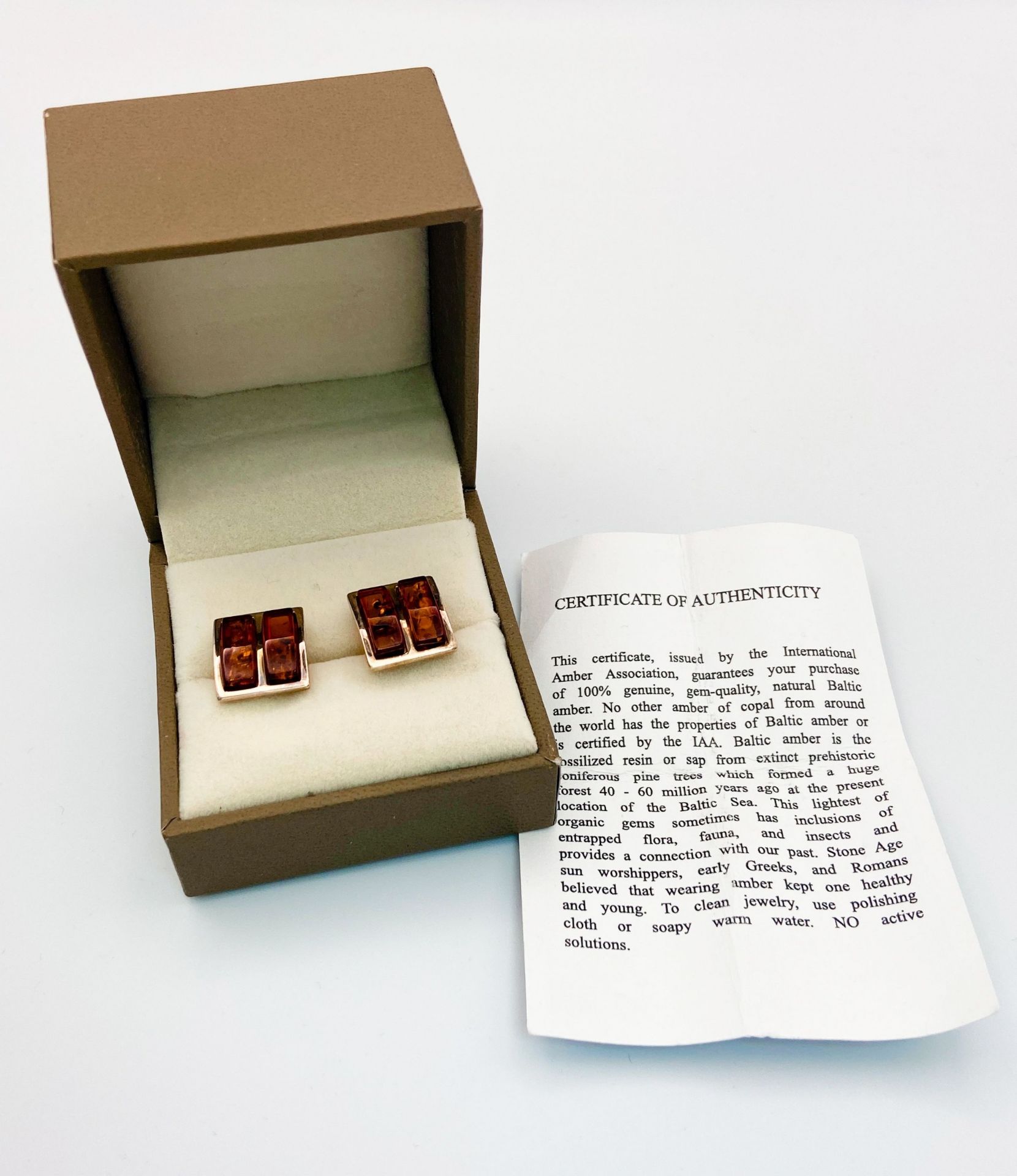 A Pair of Amber and Silver Cufflinks. In original box with certificate. Ref: 016736 - Image 3 of 10