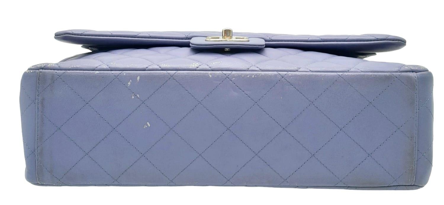 A Chanel Jumbo Double Flap Maxi Bag. Blue quilted caviar leather exterior with a large slip pocket - Image 3 of 14