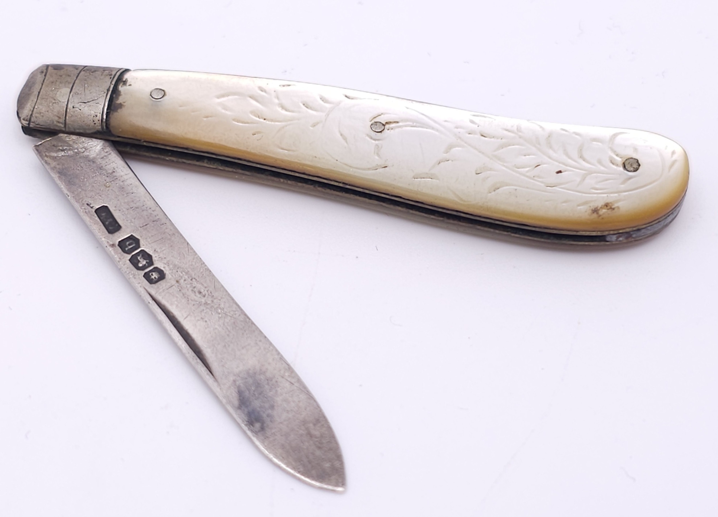 An antique sterling silver folding knife with Mother of Pearl inlay handle. Full Sheffield - Image 2 of 8