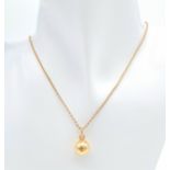 A 9 K yellow gold chain necklace with a ball pendant. Chain length: 45 cm, total weight: 2.9 g