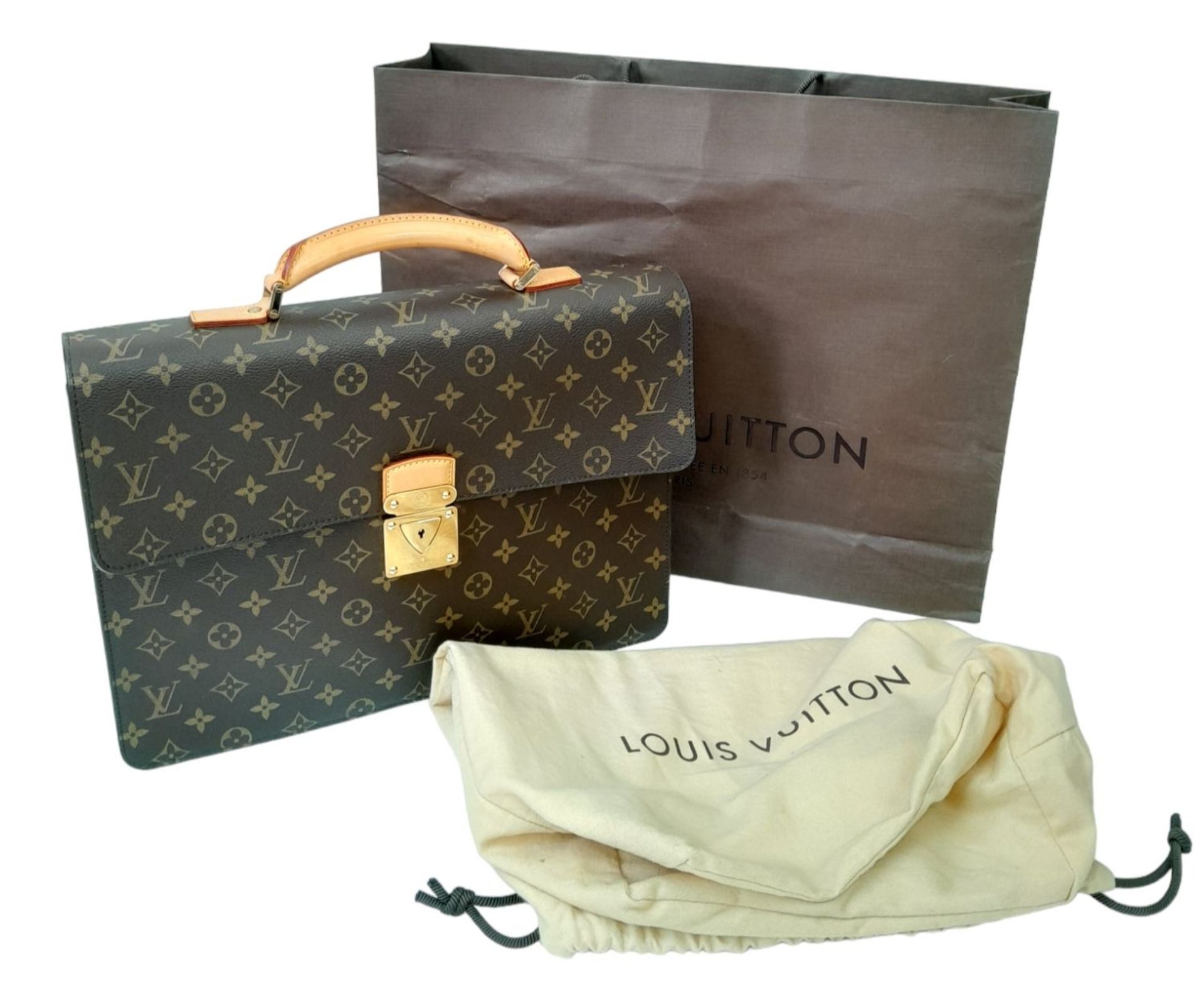 AN IMMACULATE LOUIS VUITTON CLASSIC BRIEF CASE IN UNUSED CONDITION WITH ORIGINAL DUST COVER . 38 X - Image 6 of 10