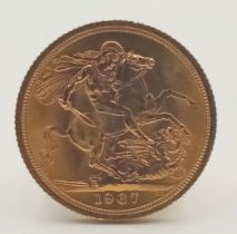 A 22 K yellow gold, Queen Elizabeth II, 1967, sovereign, full weight (8 g.), good condition, but