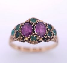 A 15K YELOW GOLD ANTIQUE AMETHYST & EMERALD RING. HALLMARKED BIRMINGHAM 1924, EXACTLY 100 YEARS OLD.