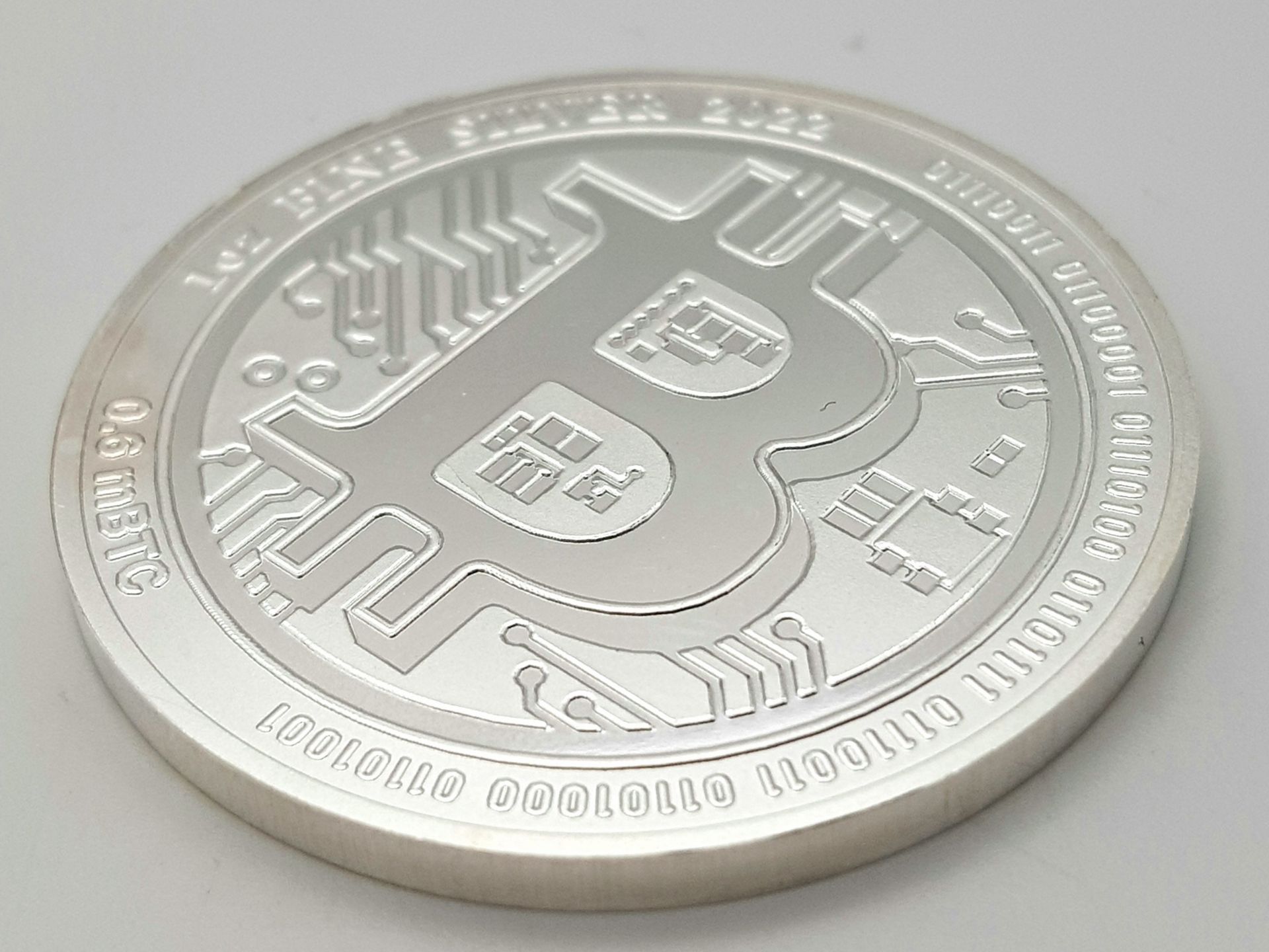 A Mint Condition Fine Silver (.9999) 1 ounce (31.45 Grams) 2022 Queen Elizabeth ‘Bitcoin’. - Bild 4 aus 4
