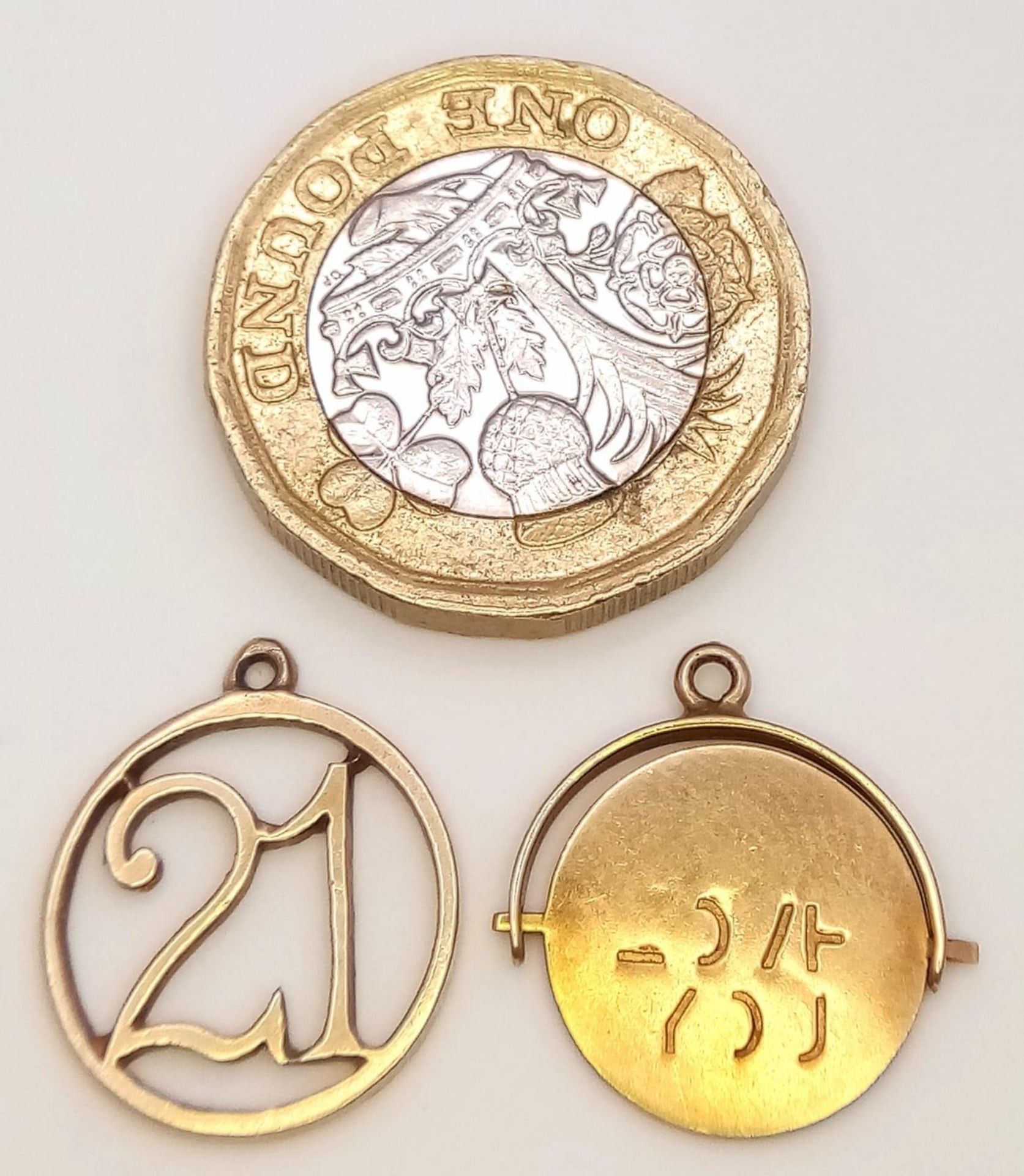 A 9K Yellow Gold '21' and a Spinning Love Pendant/Charm. 20mm. 1.87g total weight. - Image 3 of 4