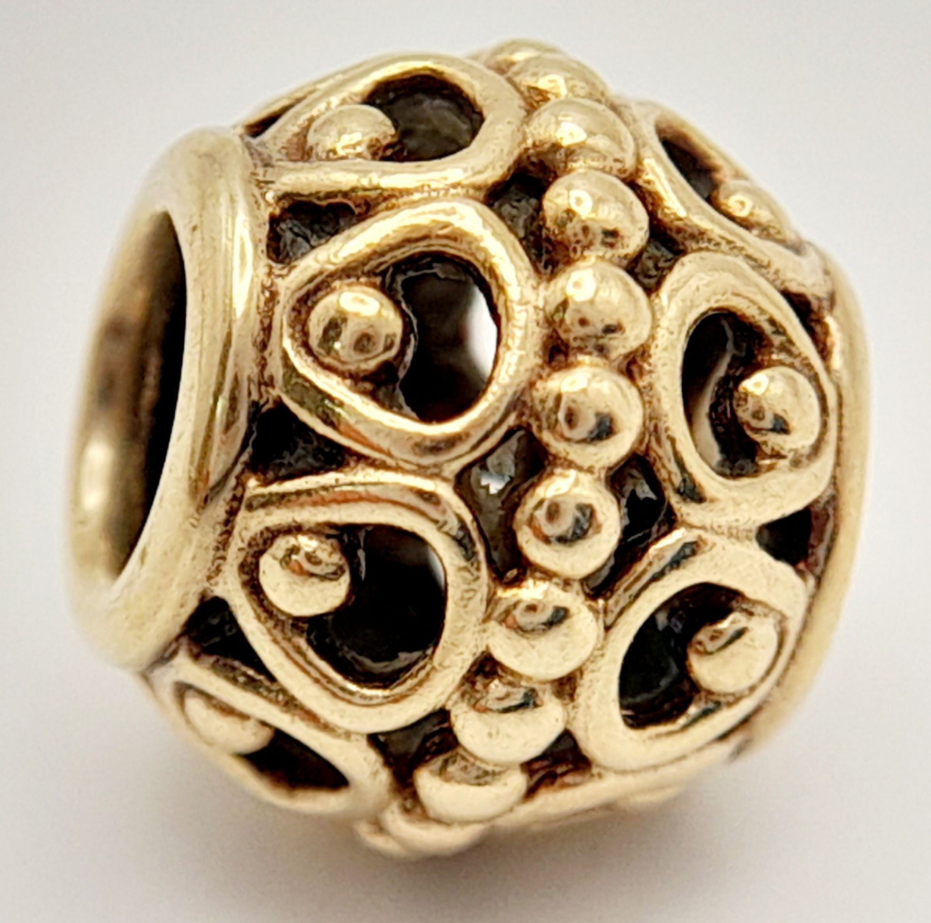 A 14K YELLOW GOLD PANDORA CHARM. 9mm length, 2.2g weight. Ref: SC 8135 - Image 5 of 6