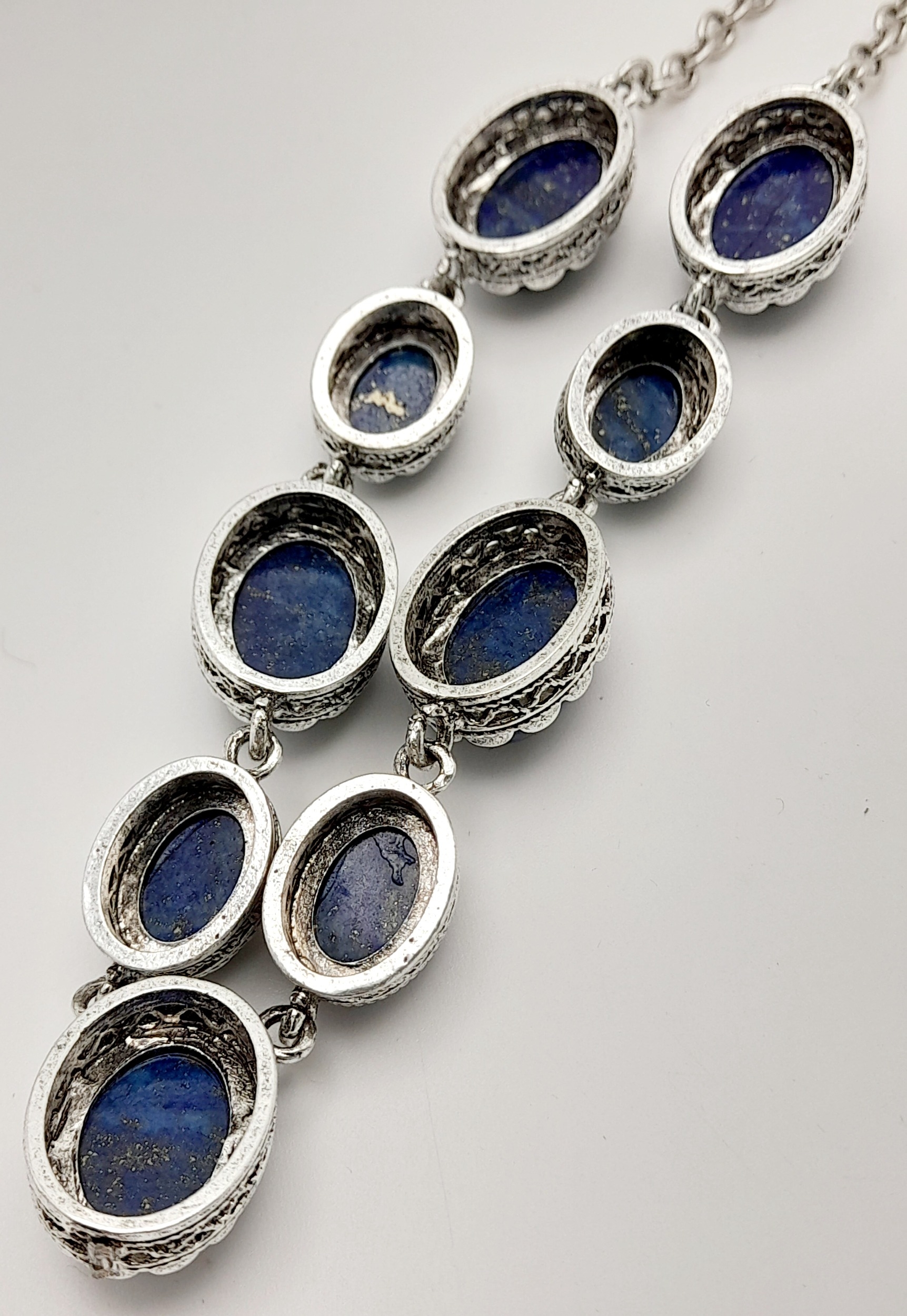 A Lapis Lazuli Jewellery Suite. Cabochon necklace, earrings and ring - size R. - Image 7 of 7