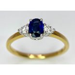 AN 18K YELLOW GOLD DIAMOND AND SAPPHIRE 3 STONE RING. 0.50CT. OVAL BLUE SAPPHIRE. 2.5G. SIZE N