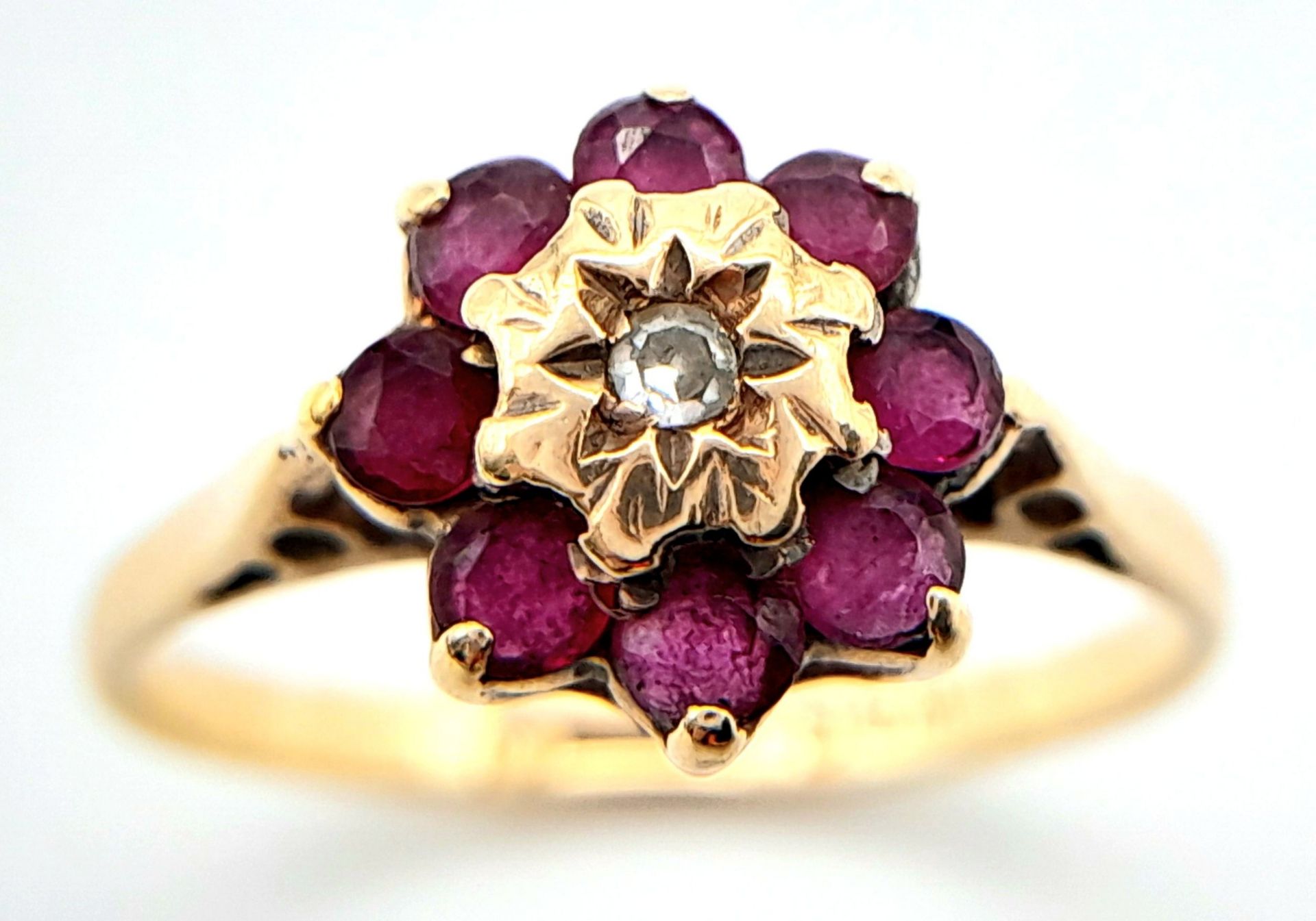 A 9K YELLOW GOLD DIAMOND & RUBY CLUSTER RING. Size M, 1.7g total weight. Ref: SC 8015 - Image 3 of 6