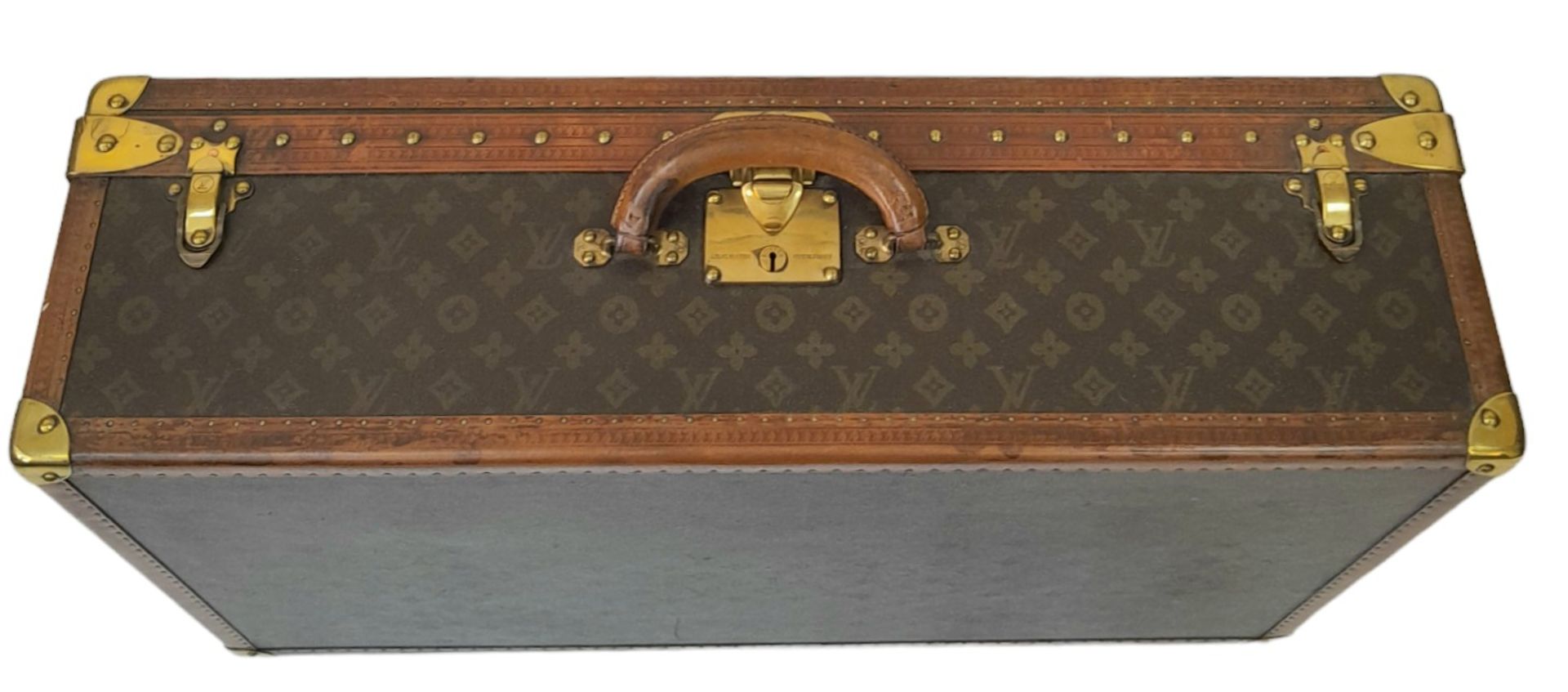 A Vintage Possibly Antique Louis Vuitton Trunk/Hard Suitcase. Canvas monogram LV exterior with - Bild 9 aus 15
