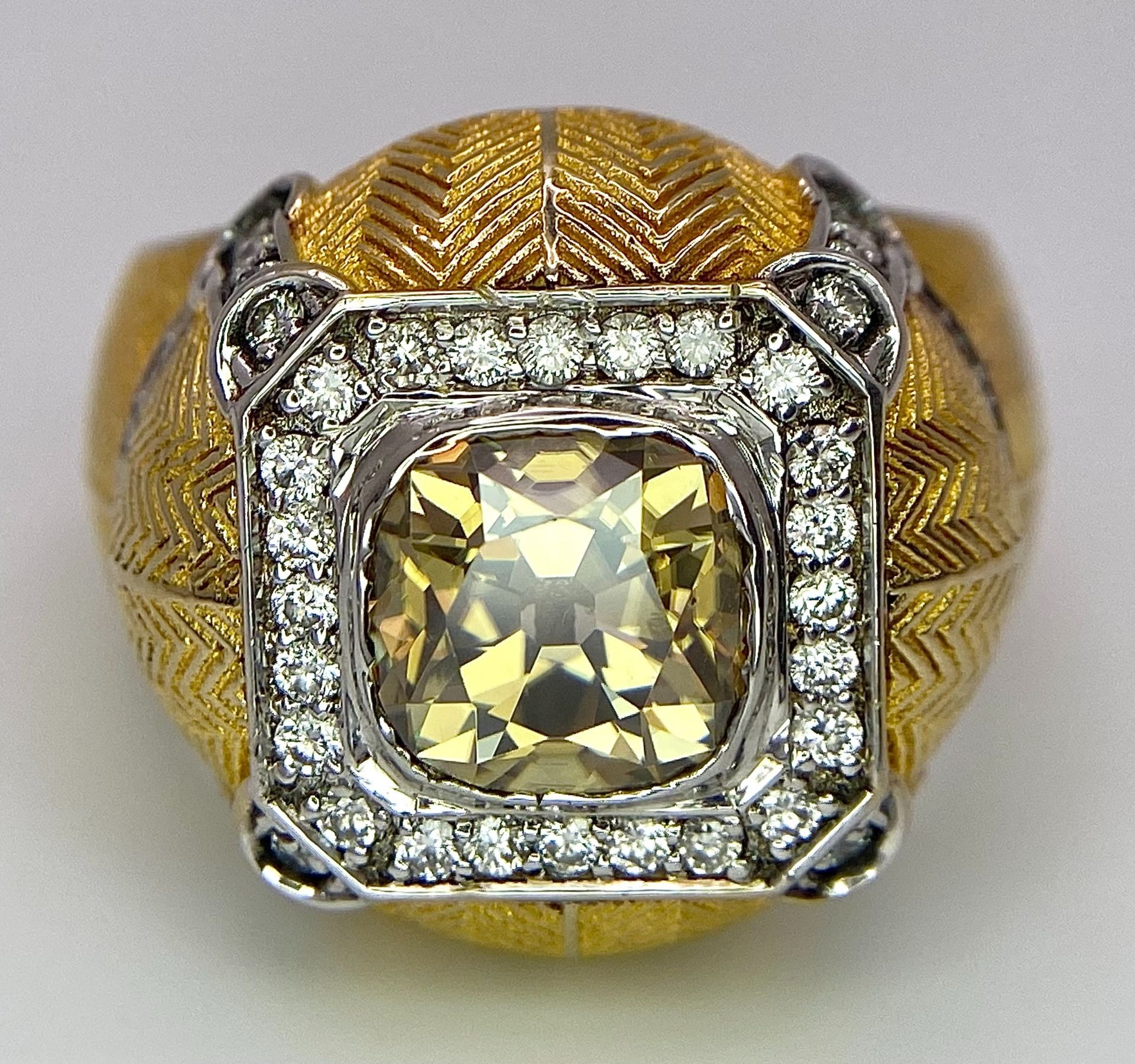 An 18K Yellow Gold Diamond Dress Ring. A 2.5ct central globular cut yellow diamond, with a round cut - Bild 4 aus 10