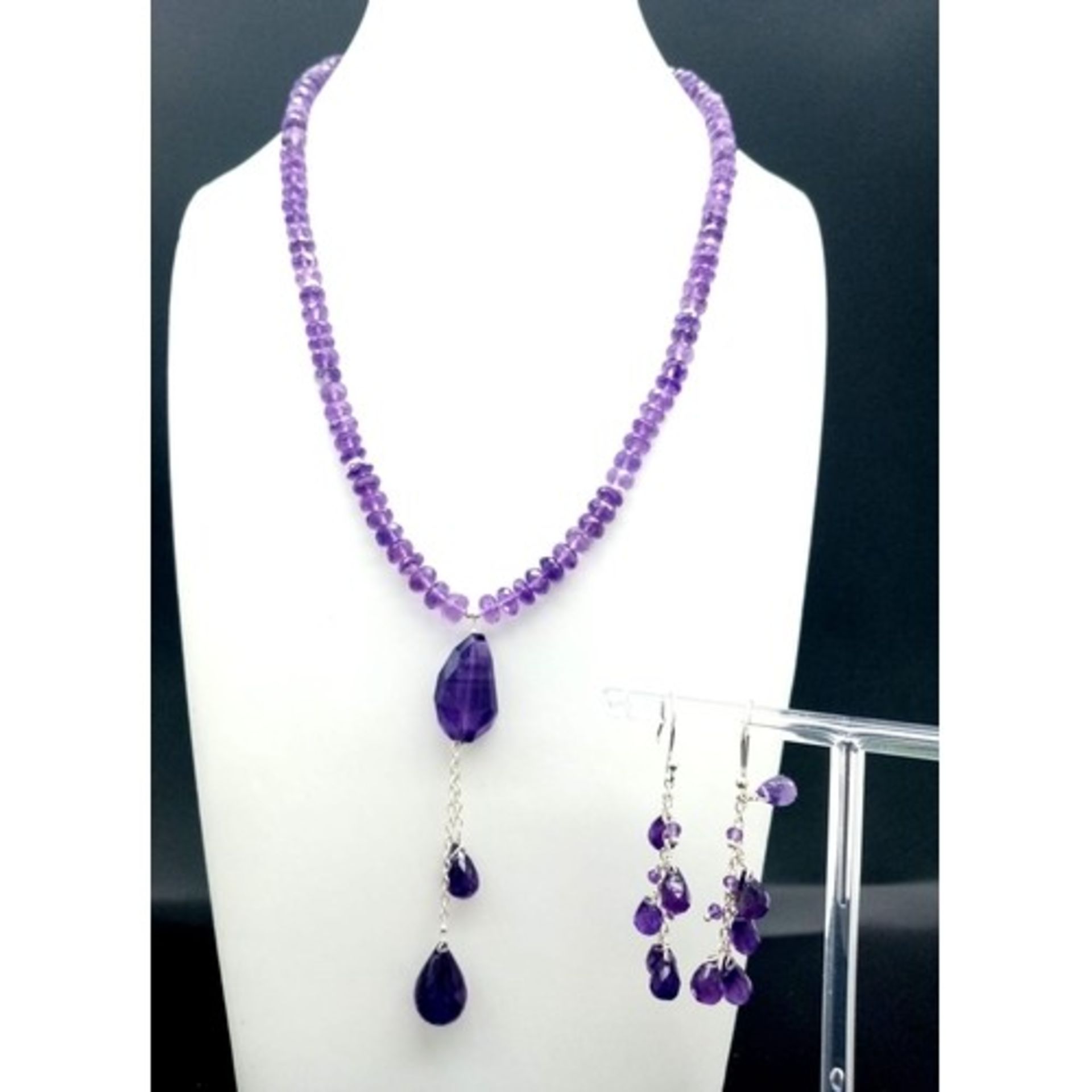 A 165ct Amethyst Gemstone Drop Necklace with a pair of amethyst drop Earrings. Necklace - 42cm