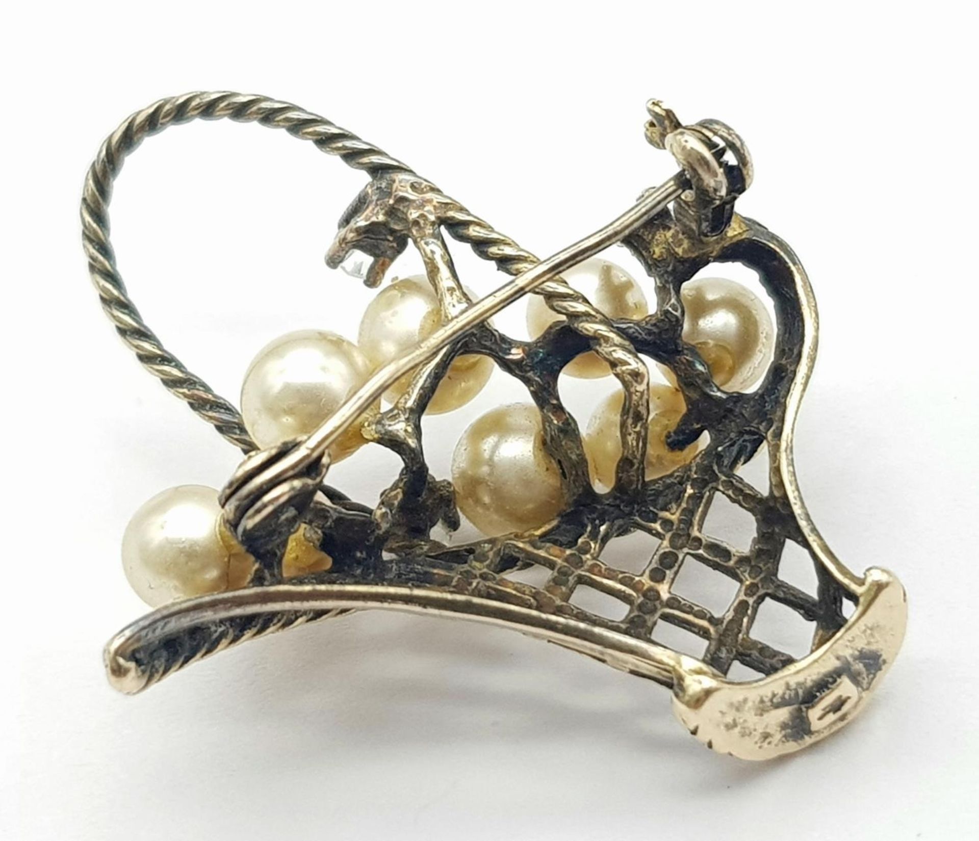 A Gilded 925 Silver Cultured Pearl and White Stone Brooch. 4cm. 6.8g - Image 2 of 5