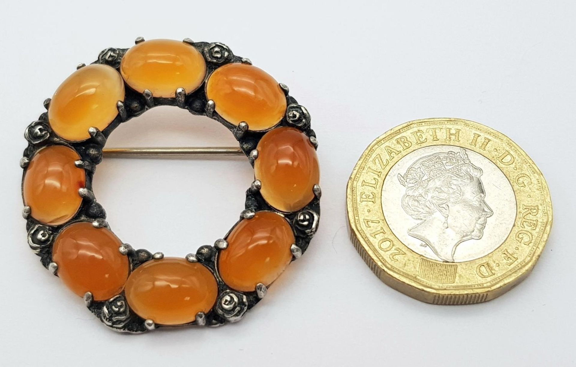 A Lovely 935 Silver, Carnelian Cabochon Circular Brooch. 3.5cm diameter. 9g - Bild 4 aus 5