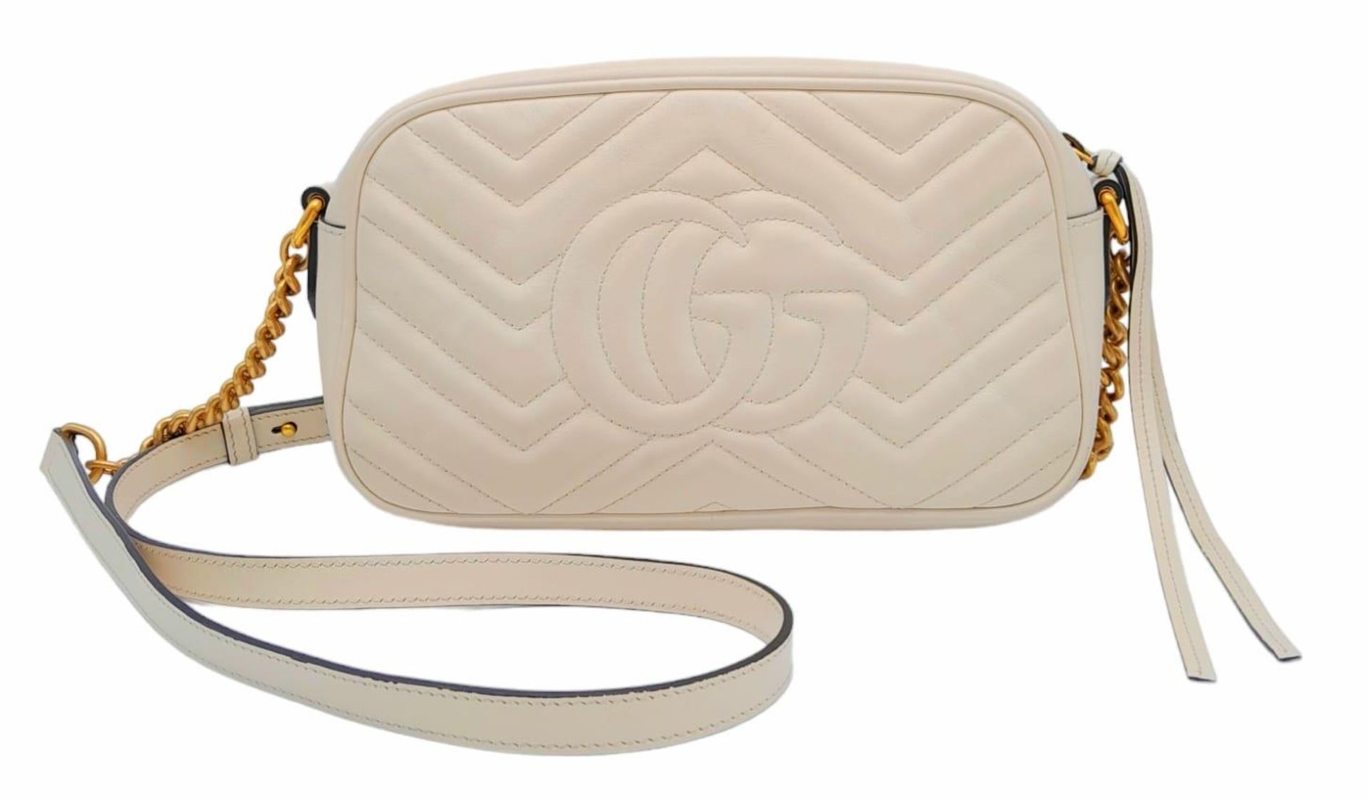 A Gucci Ivory GG Marmont Cross Body Bag. Quilted leather exterior with gold-toned hardware, chain - Bild 3 aus 10