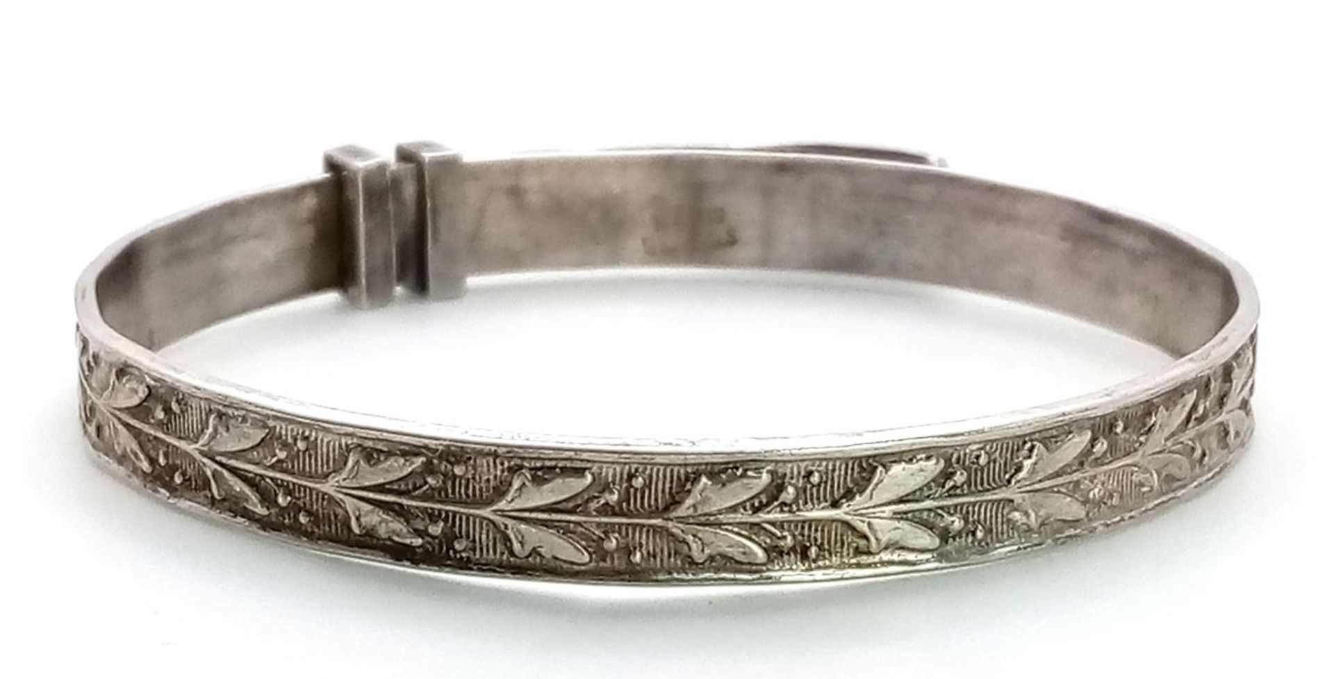A Silver Victorian Child's Bangle. 4.2cm diameter, 6.14g weight. - Image 4 of 6