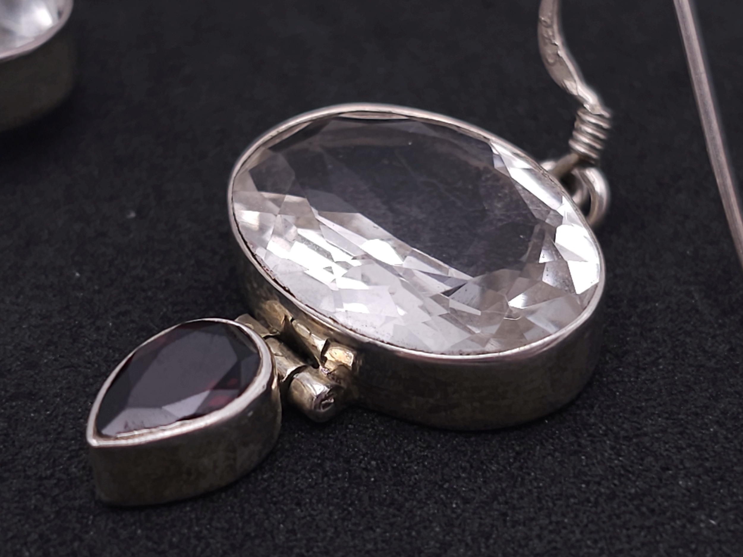 A Pair of Vintage Sterling Silver Quartz and Garnet Set Earrings. 4cm Length. Set with 1.9cm Long - Image 3 of 7