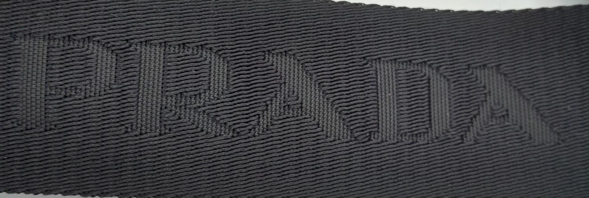 A Prada Black Re-Edition 2005 Bag. Saffiano leather exterior with gold-toned hardware, zip top - Bild 13 aus 15