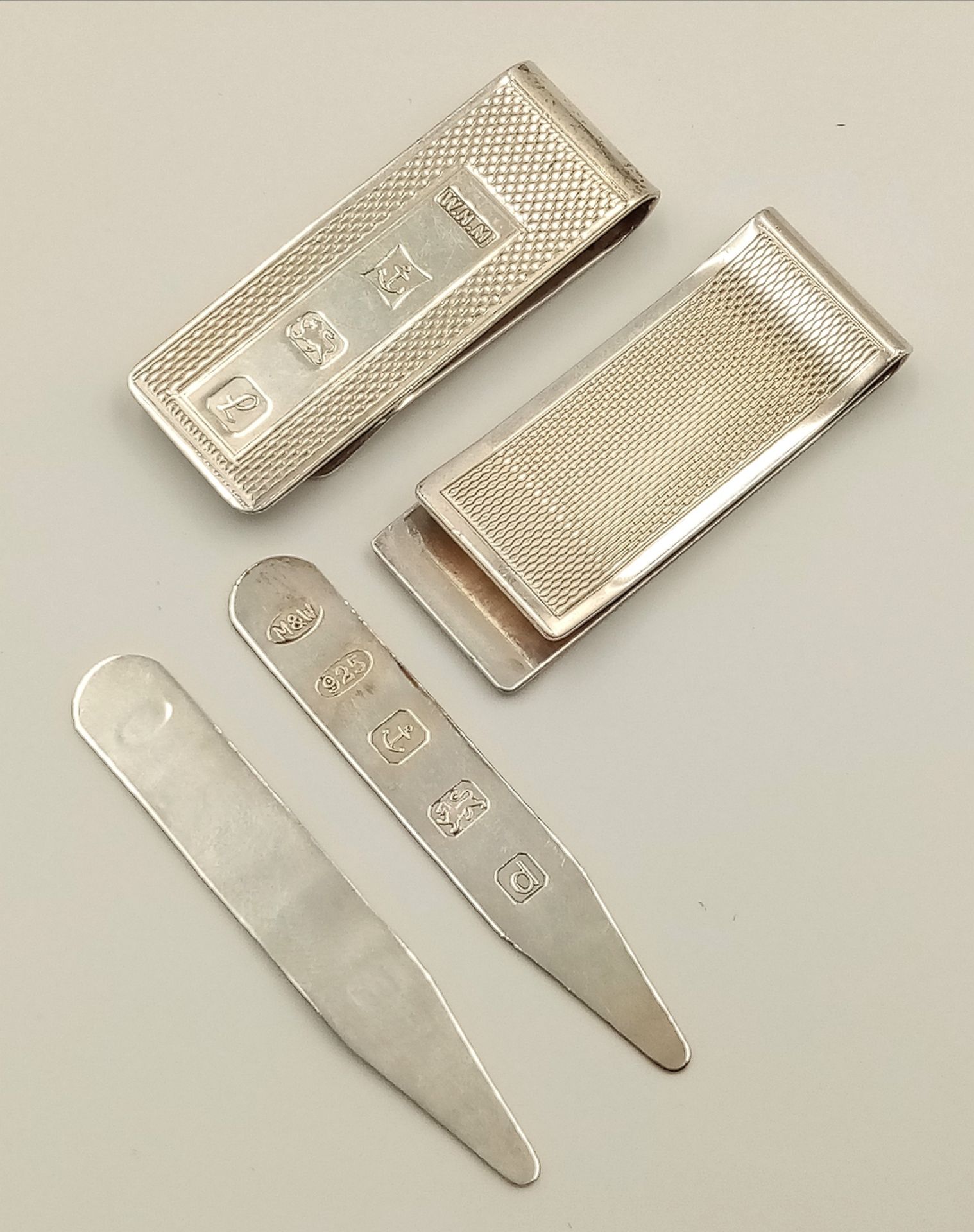 Two Sterling Silver Money Clips and Two Sterling Silver Shirt Collar Inserts. 40g total weight. Ref: