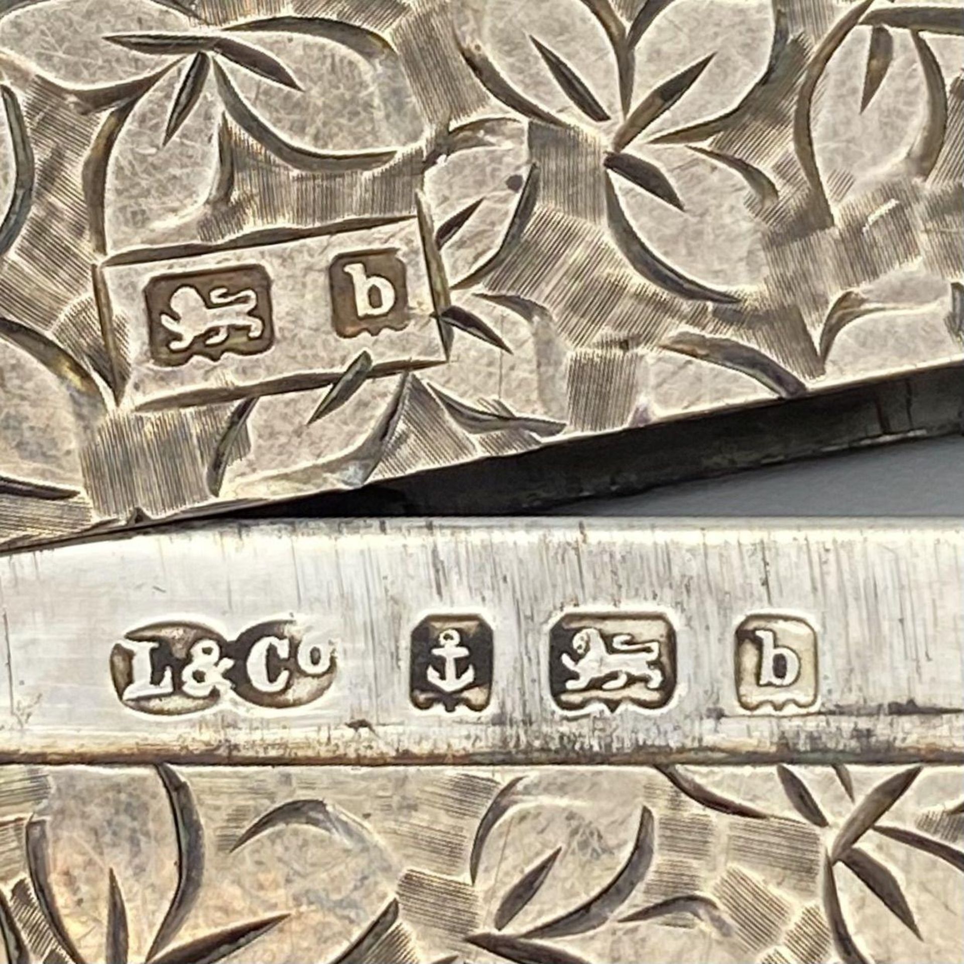 An Edwardian Sterling Silver Card Case. Floral engraving with monogram cartouche. Birmingham - Bild 5 aus 5