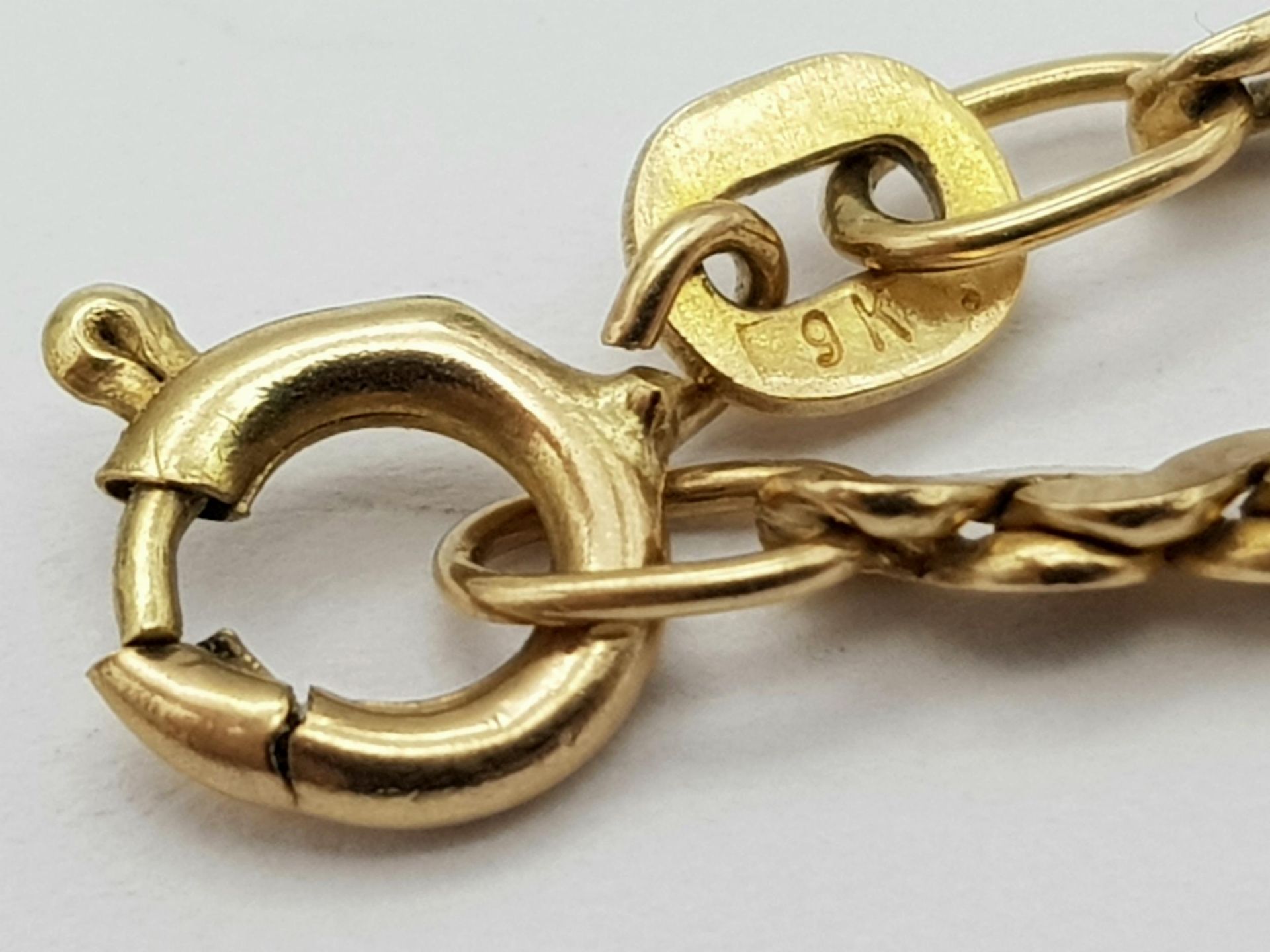 A 9K Yellow Gold Serpentine Link Bracelet. 17cm. 3.9g weight. - Image 3 of 5